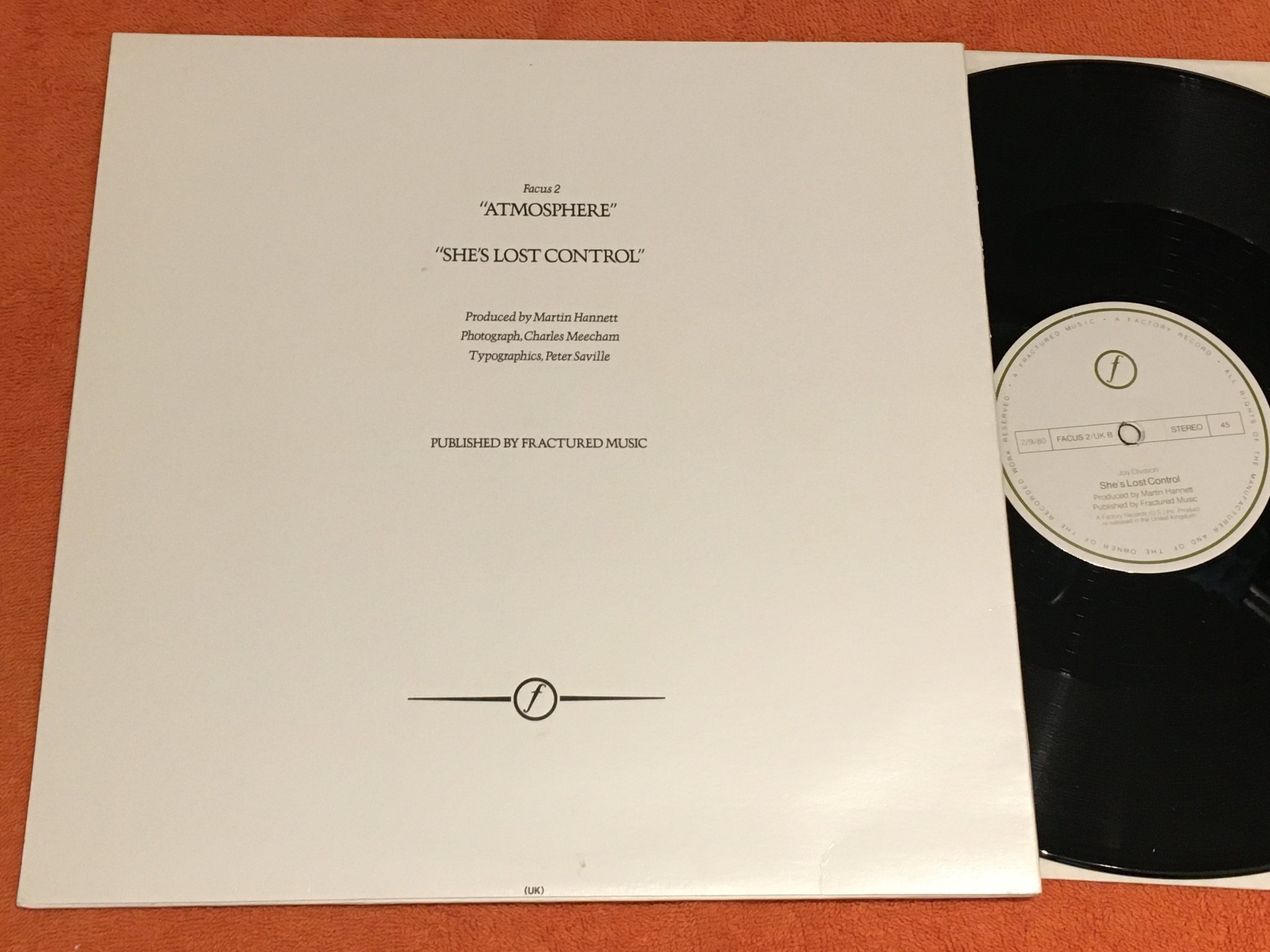 Omslagsbild för skivan JOY DIVISION atmosphere 12"single -80 re FACTORY FACUS 2 