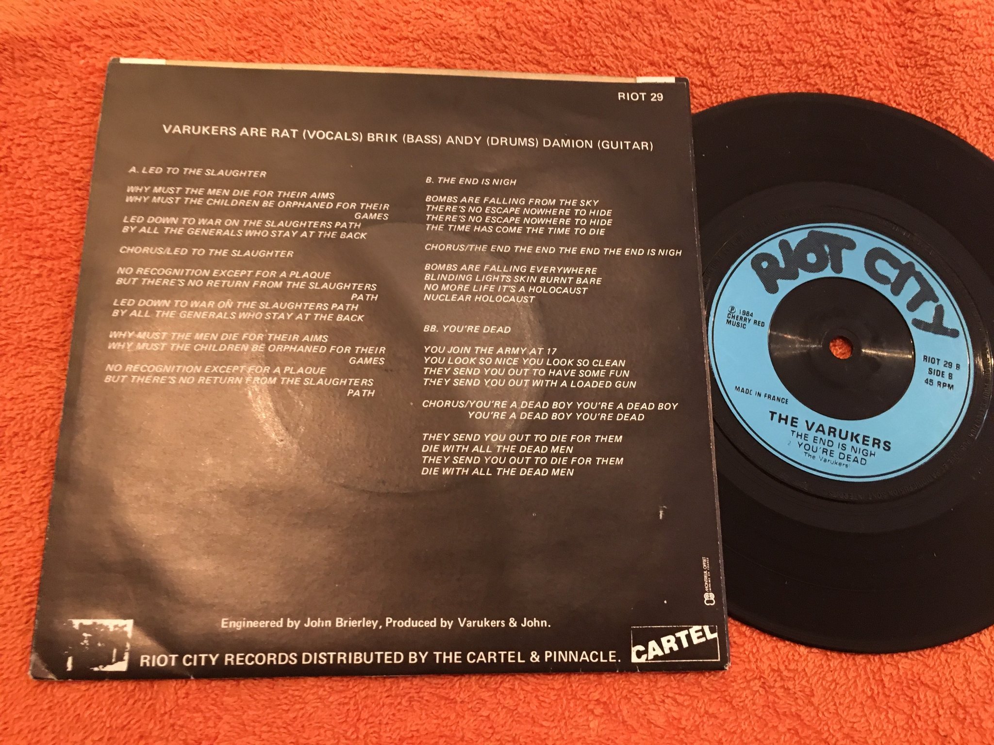 Omslagsbild för skivan THE VARUKERS led to the slaughter 7” -84 UK RIOT CITY RIOT 29