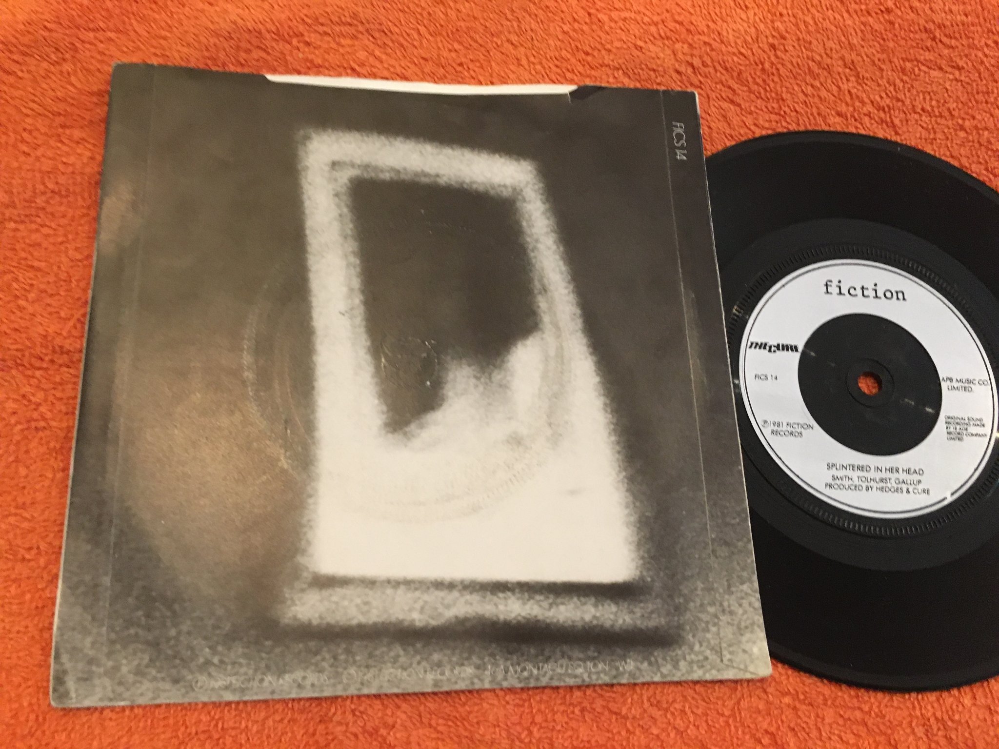 Omslagsbild för skivan THE CURE Charlotte sometimes  7” -81 UK FICTION fics 14