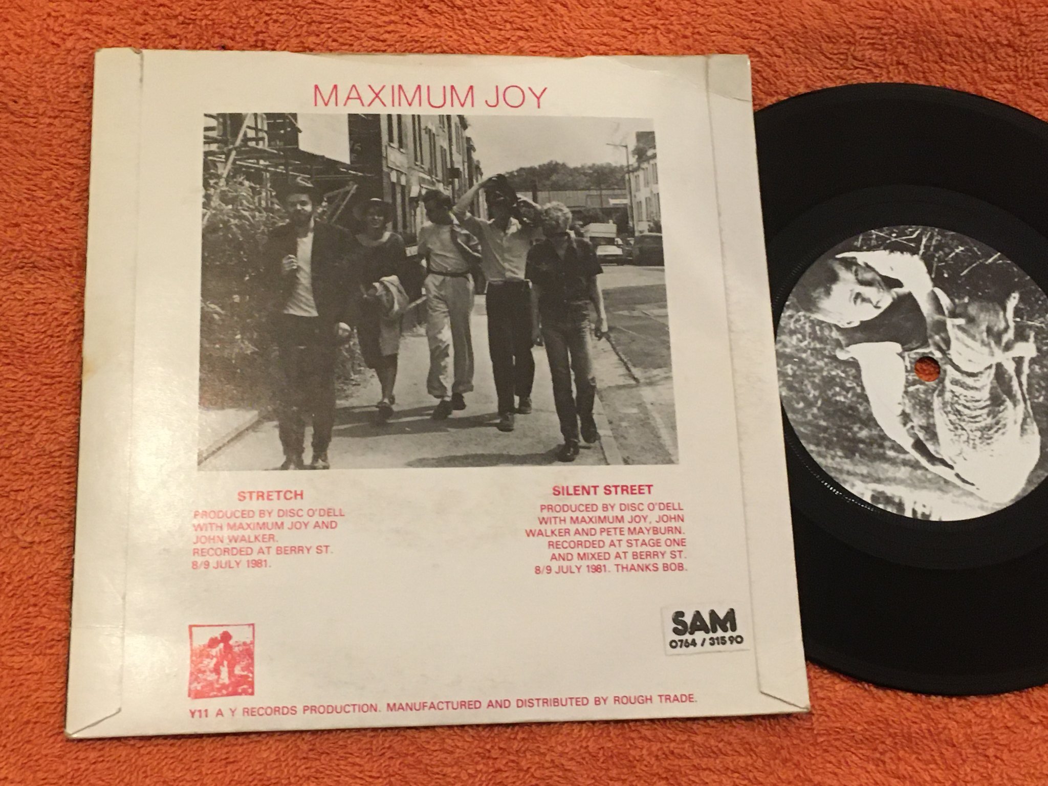 Omslagsbild för skivan MAXIMUM JOY stretch  7” -81 UK Y RECORDS Y-11