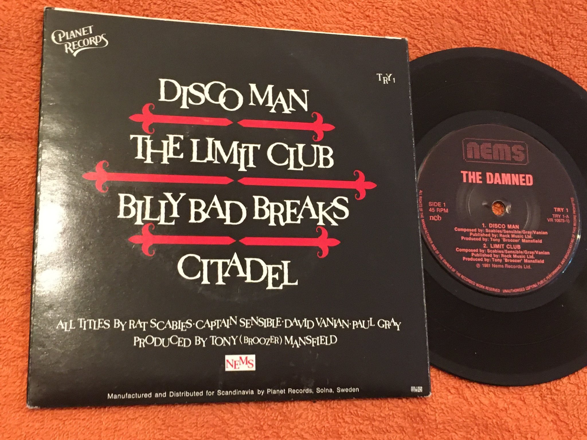 Omslagsbild för skivan THE DAMNED disco man 7”EP -81 Swe NEMS TRY 1
