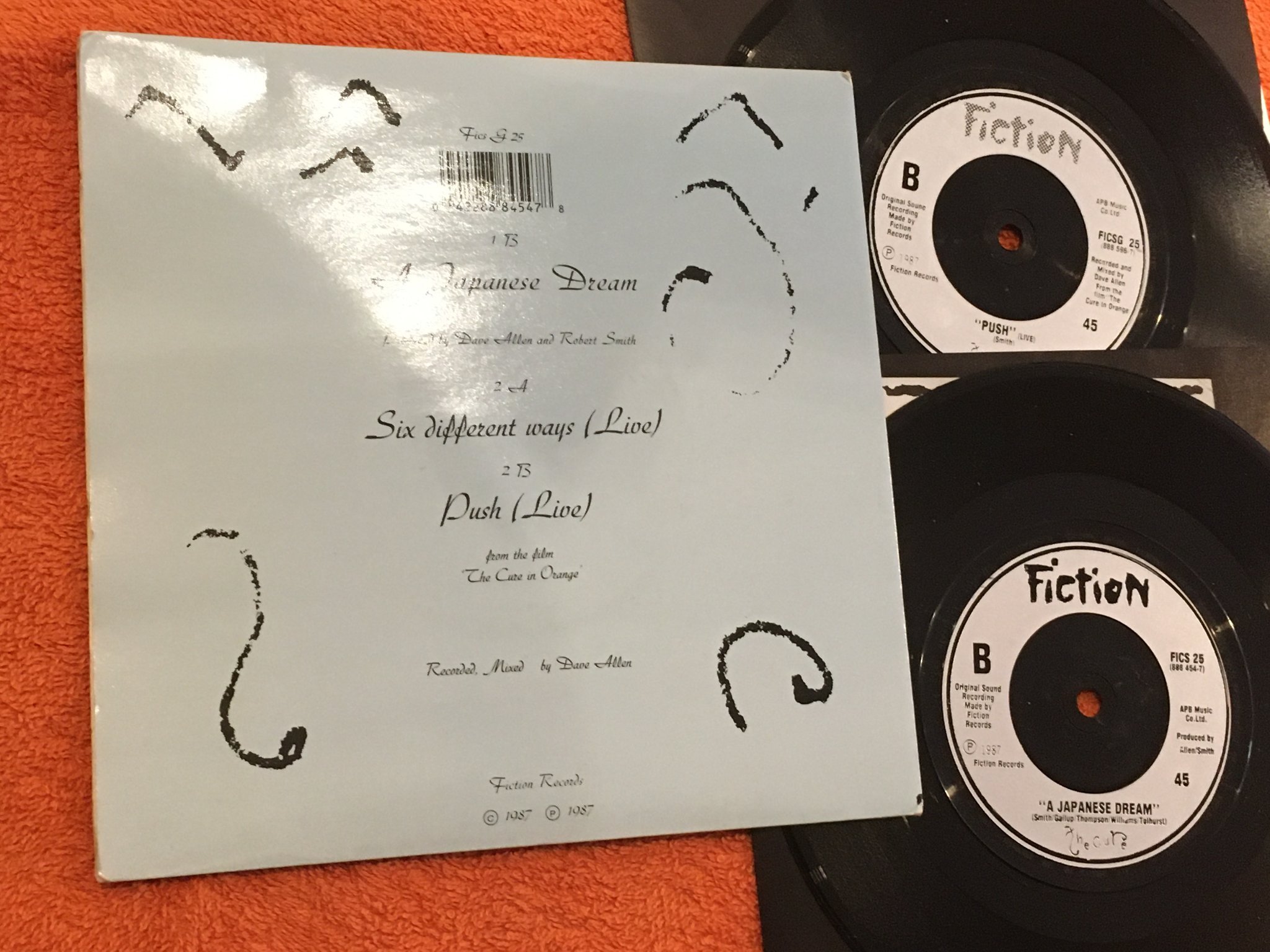 Omslagsbild för skivan THE CURE why can’t I be you 2x7” UK -87 numbered #03029 FICTION FICSG 25