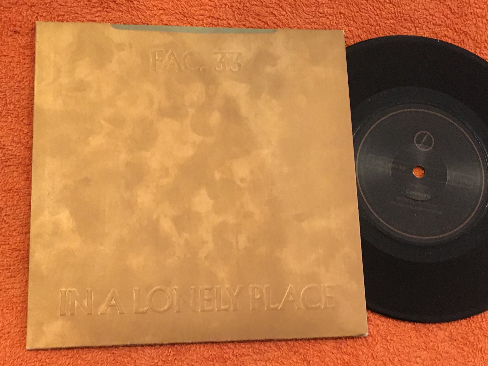 Omslagsbild för skivan NEW ORDER ceremony 7” -81 UK factory fac 33