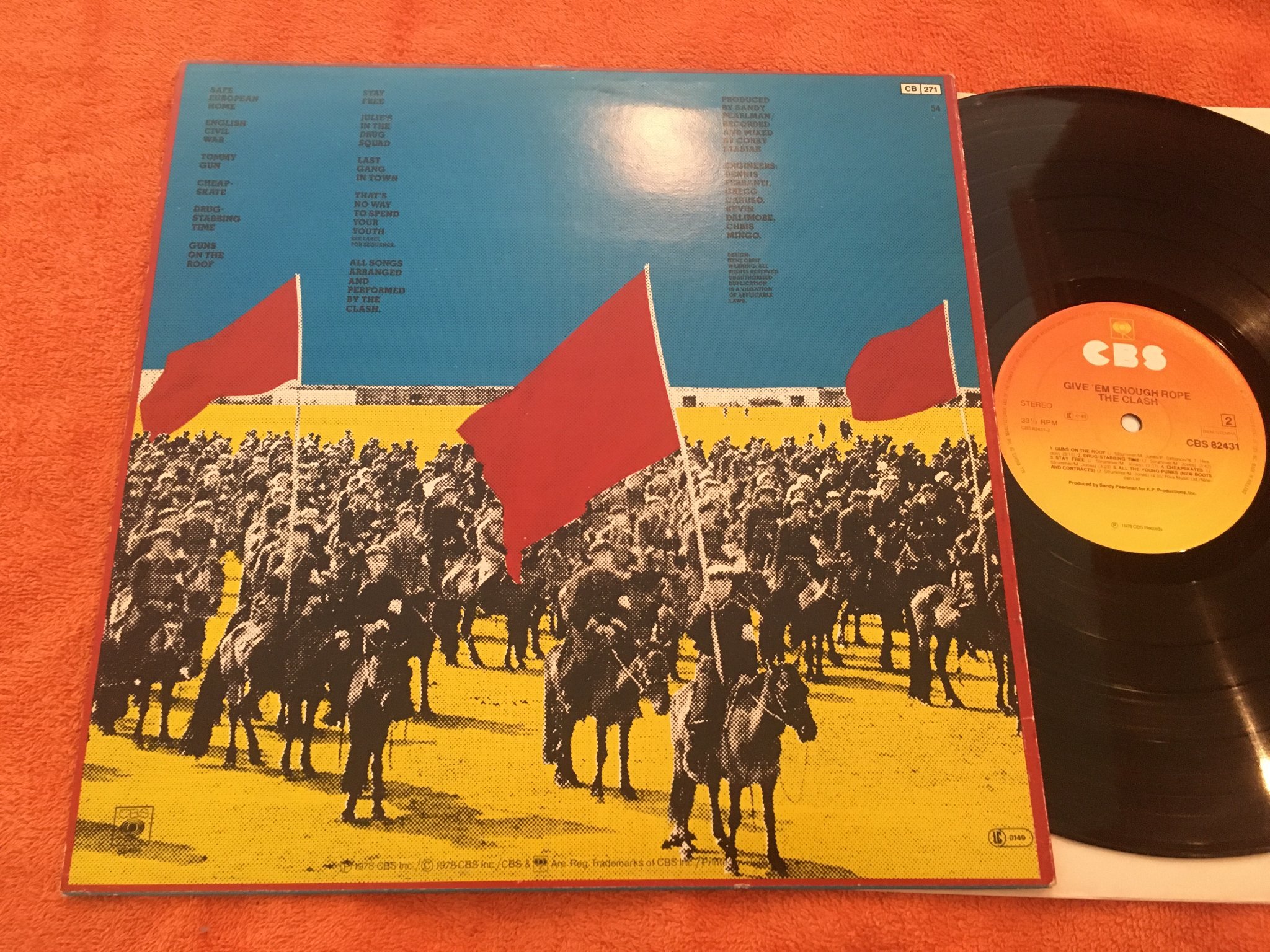 Omslagsbild för skivan THE CLASH give ’em enough rope LP -78 Hol CBS 82431
