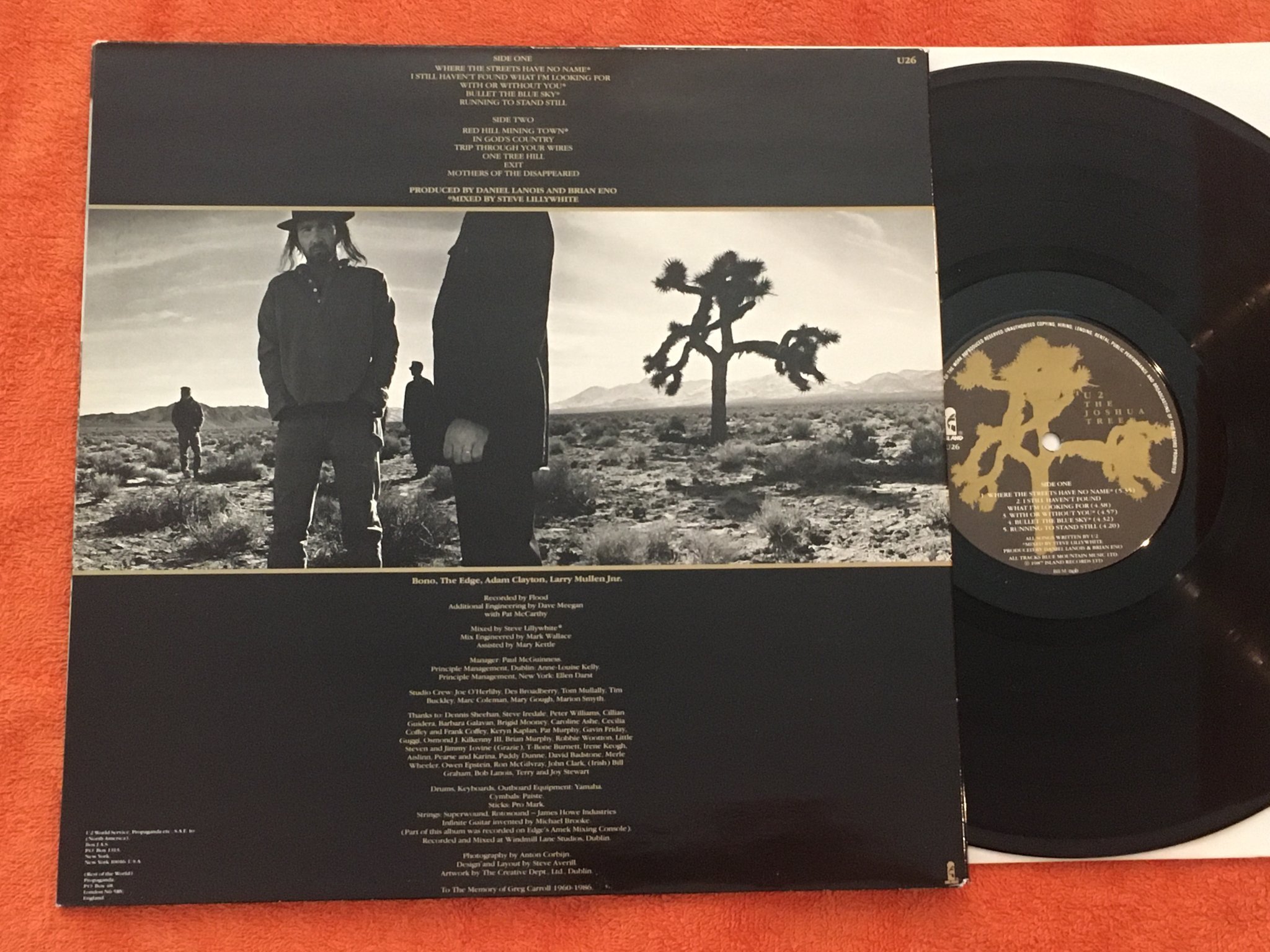 Omslagsbild för skivan U2 the joshua tree LP -87 Swe ISLAND U26