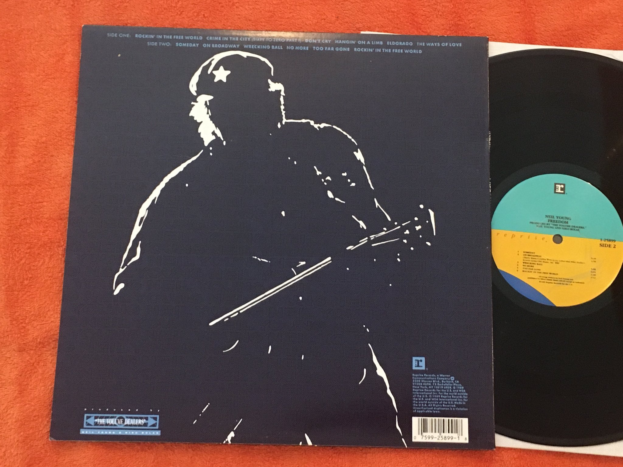 Omslagsbild för skivan NEIL YOUNG freedom LP -89 US REPRISE 1-25899