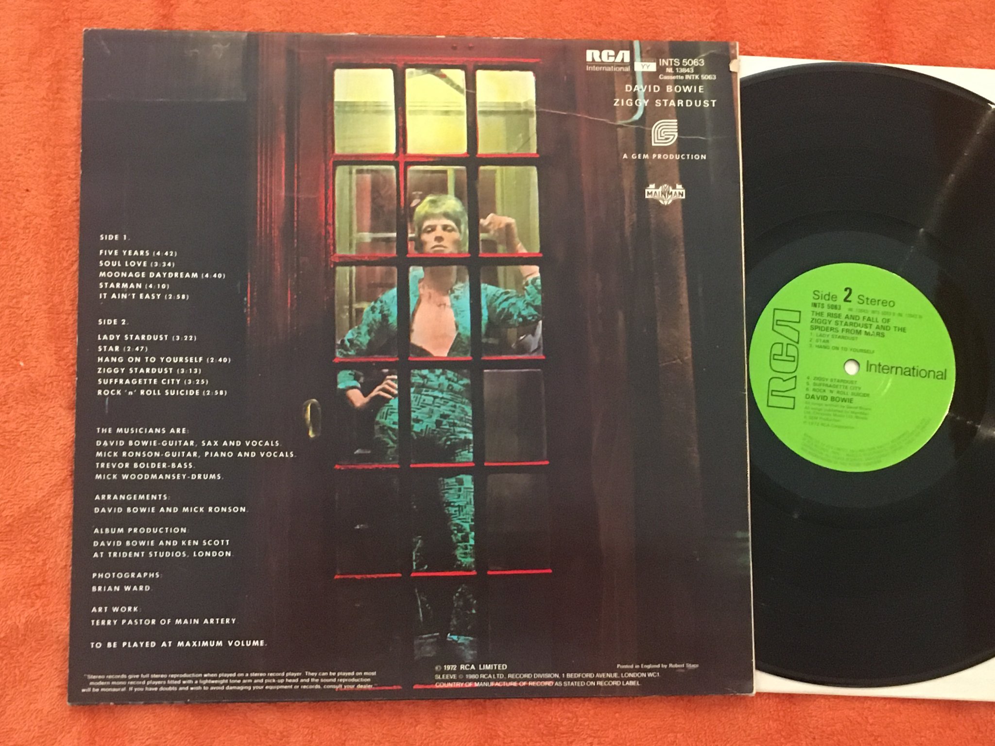 Omslagsbild för skivan DAVID BOWIE the rise and fall of Ziggy Stardust LP -72 UK RCA INTS 5063