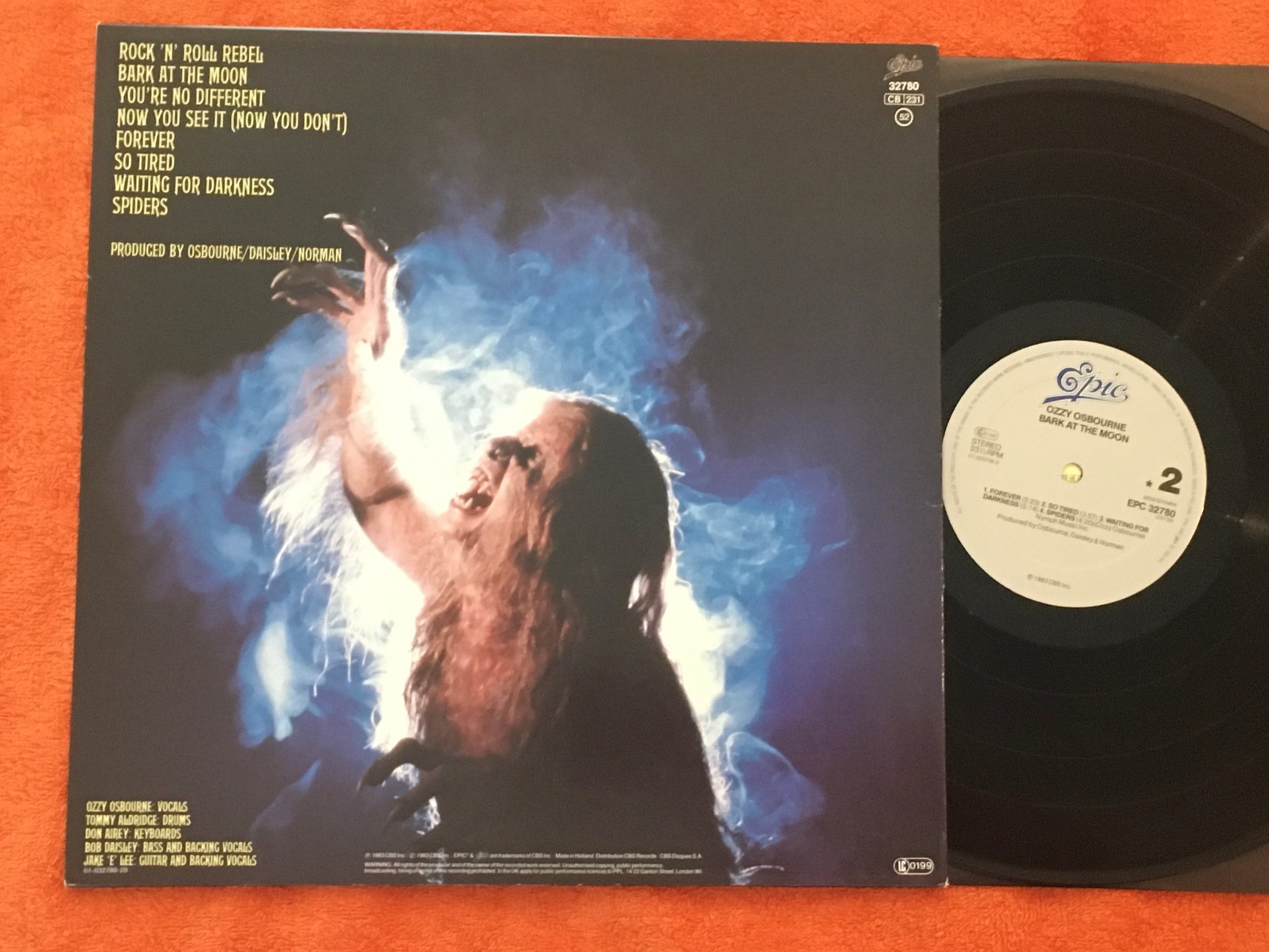 Omslagsbild för skivan OZZY OSBOURNE bark at the moon LP -83 Hol EPIC EPC 32780