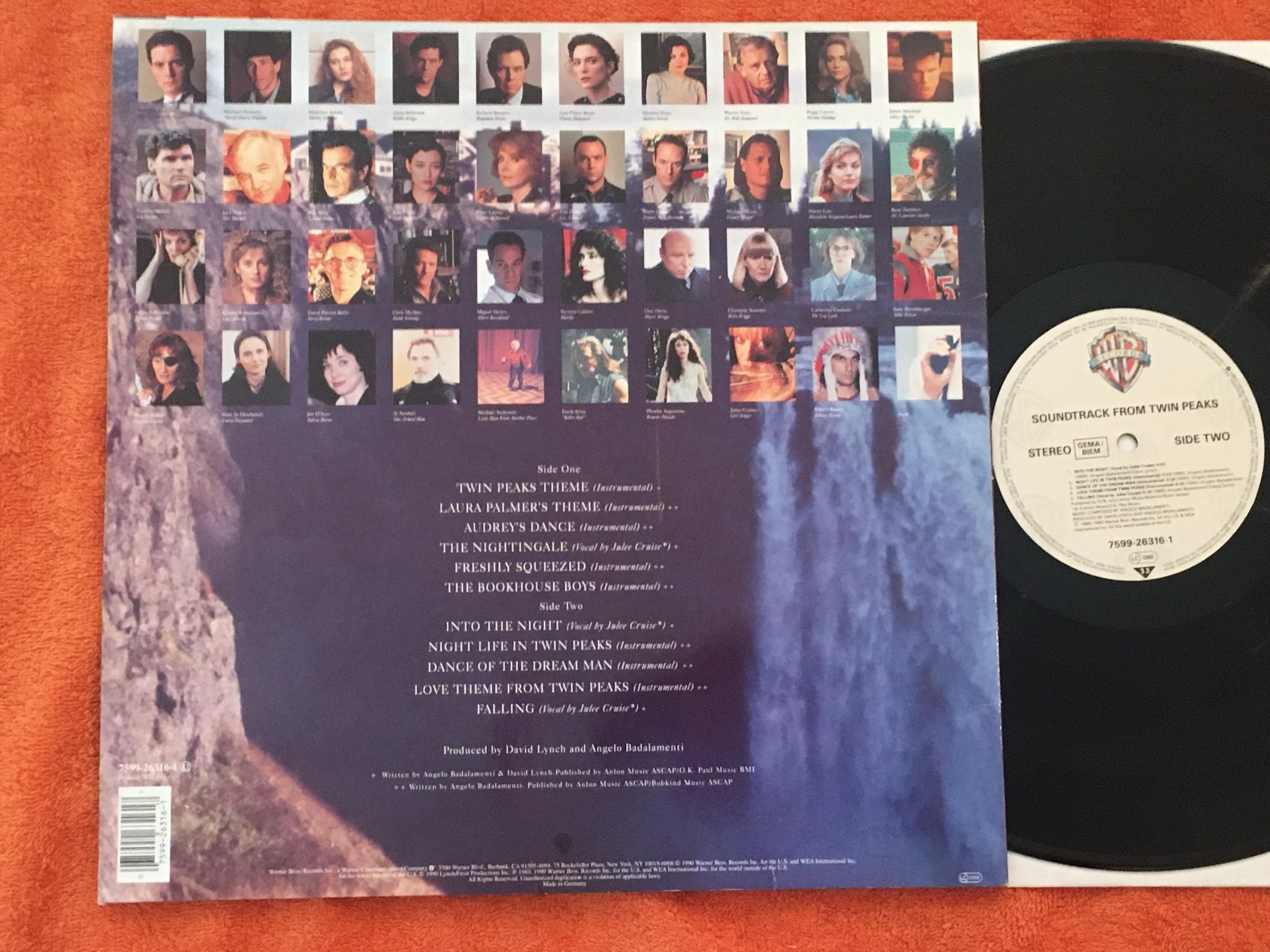 Omslagsbild för skivan SOUNDTRACK FROM TWIN PEAKS LP -90 Ger WARNER BROS 7599-26316-1