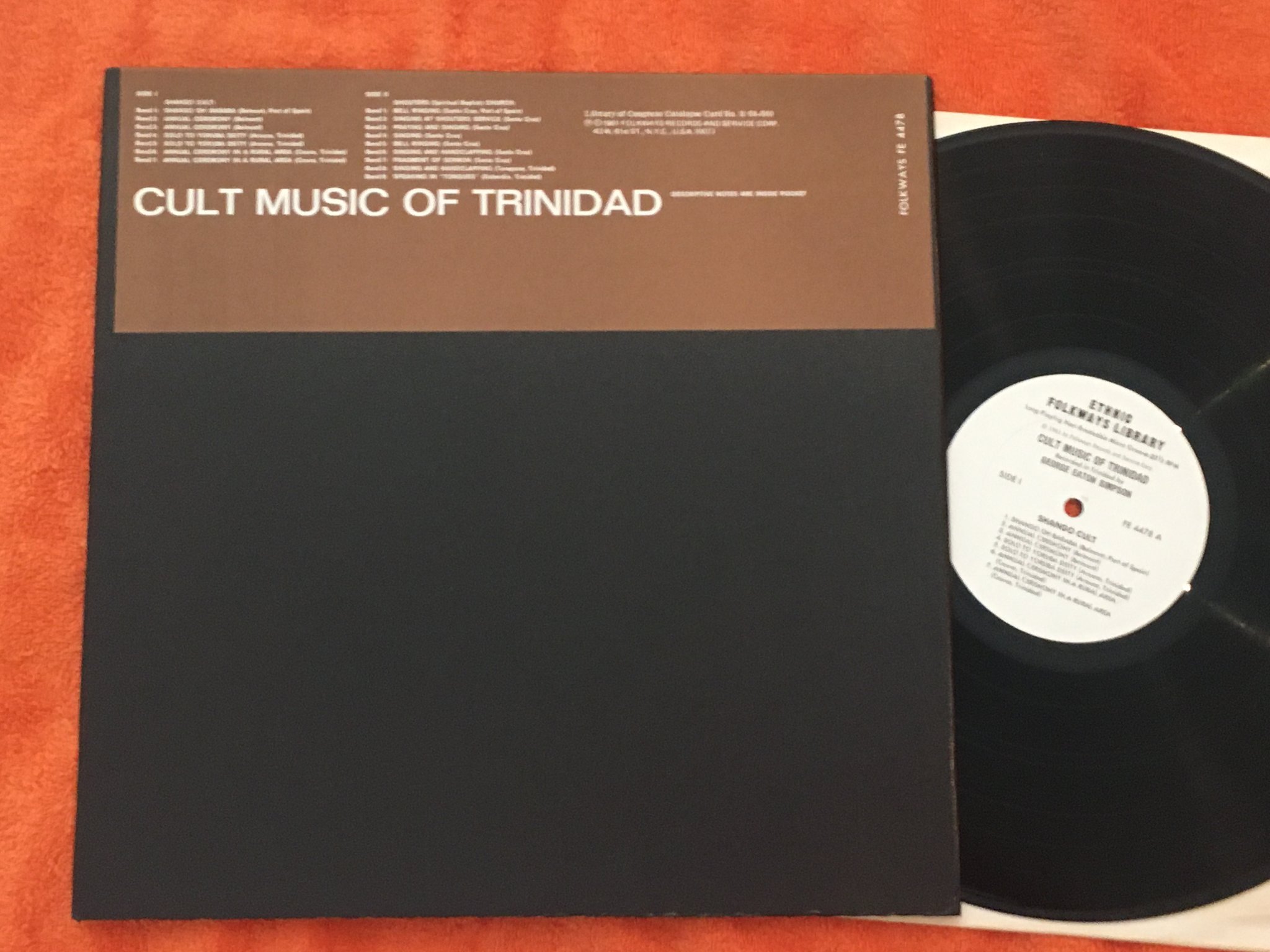 Omslagsbild för skivan CULT MUSIC OF TRINIDAD shango cult LP -61 US FOLKWAYS FE 4478   
