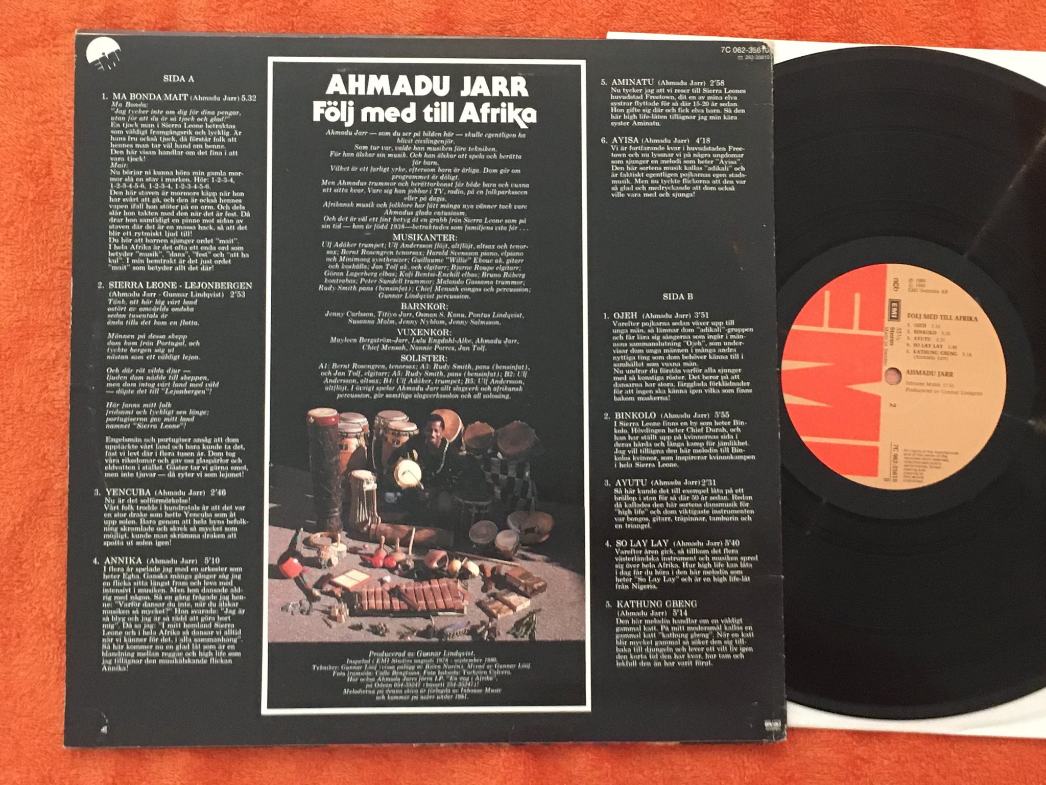 Omslagsbild för skivan AHMADU JARR följ med till Afrika LP -80 Swe EMI 7C 062-35610 autograph