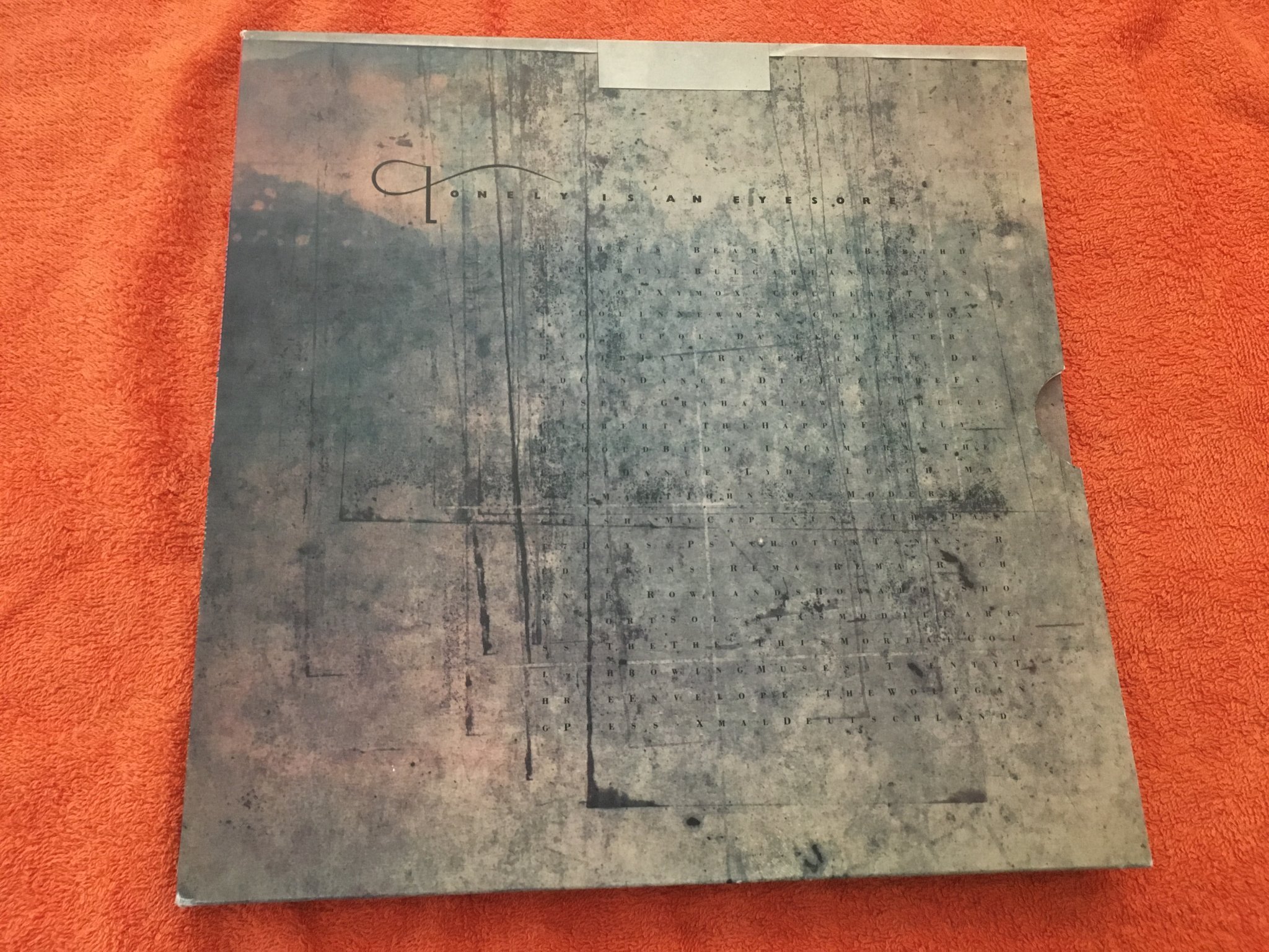 Omslagsbild för skivan V/A Lonely Is An Eyesore LP -87 UK 4AD CAD D 703