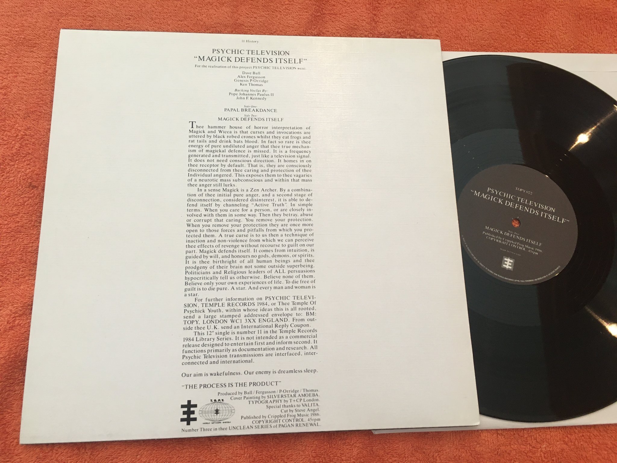 Omslagsbild för skivan PSYCHIC TELEVISION Magick Defends Itself 12”SINGLE -86 UK TEMPLE TOPY 022