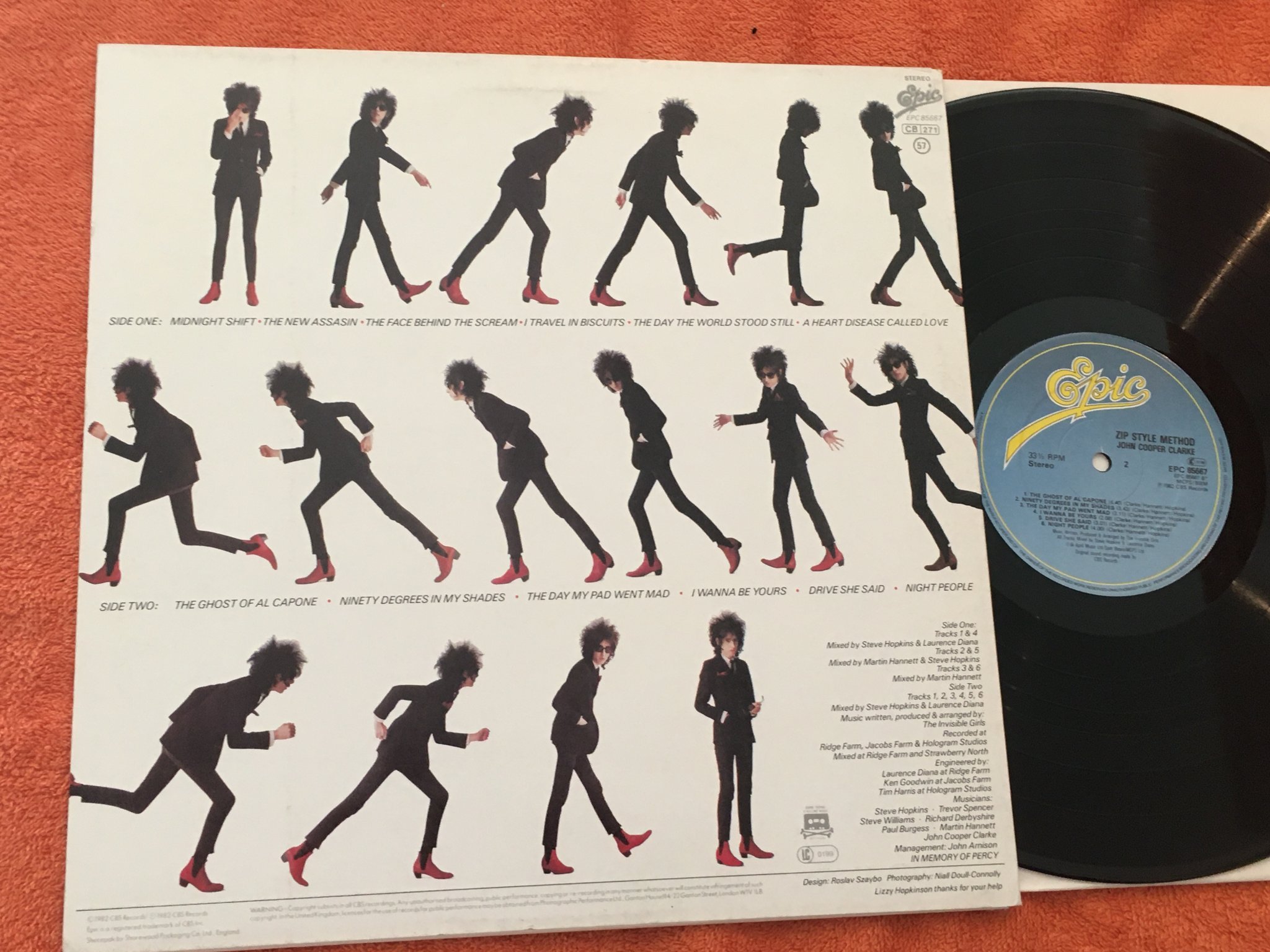 Omslagsbild för skivan JOHN COOPER CLARKE zip style method LP -82 UK EPIC EPC 85667