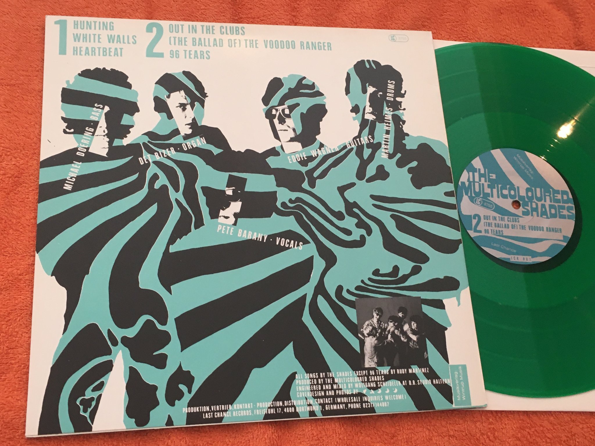 Omslagsbild för skivan THE MULTICOLOURED SHADES s/t 12”mini album -84 GREEN VINYL LCR.001