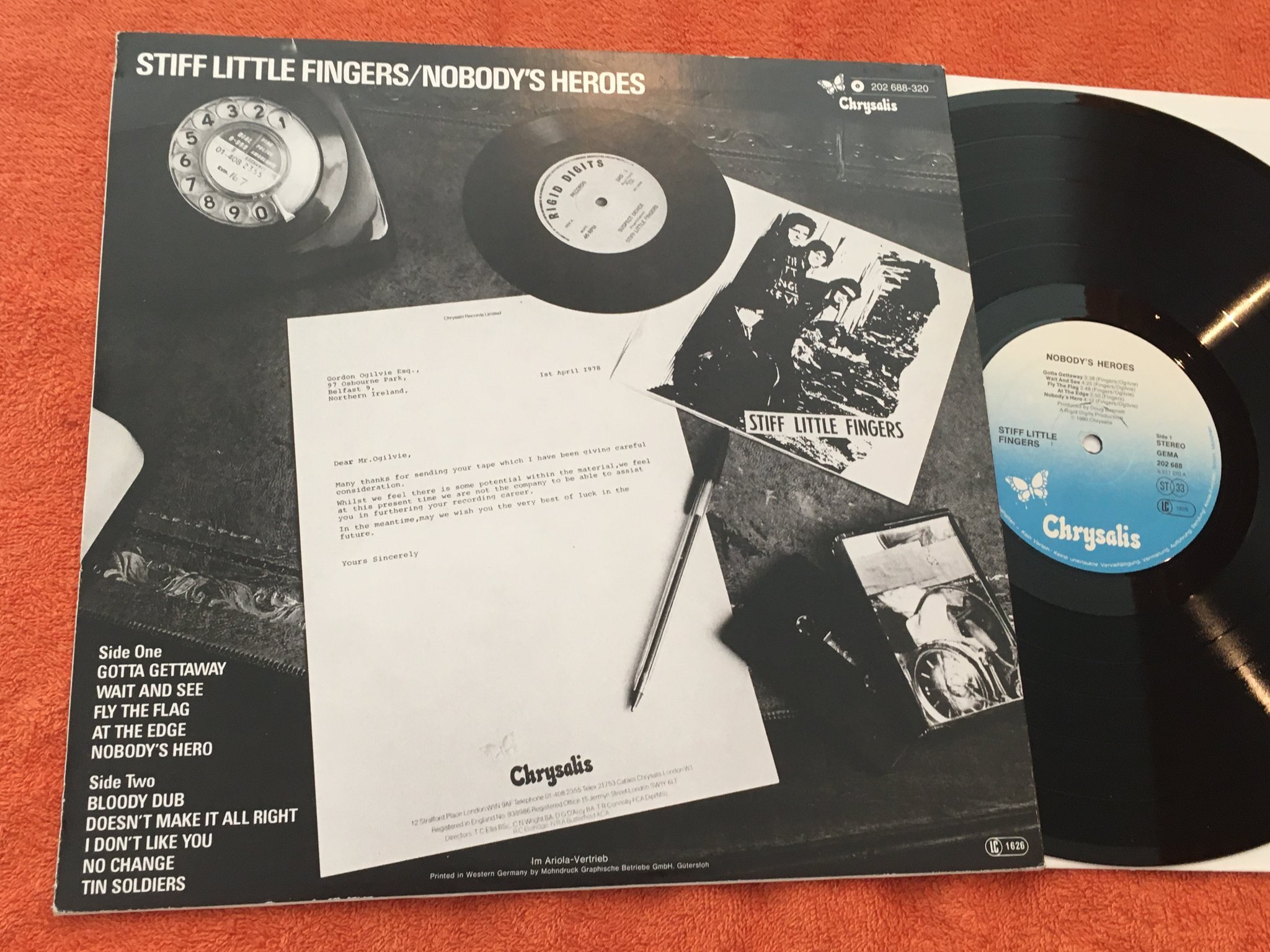 Omslagsbild för skivan STIFF LITTLE FINGERS Nobody's Heroes LP -80 Ger CHRYSALIS 202688