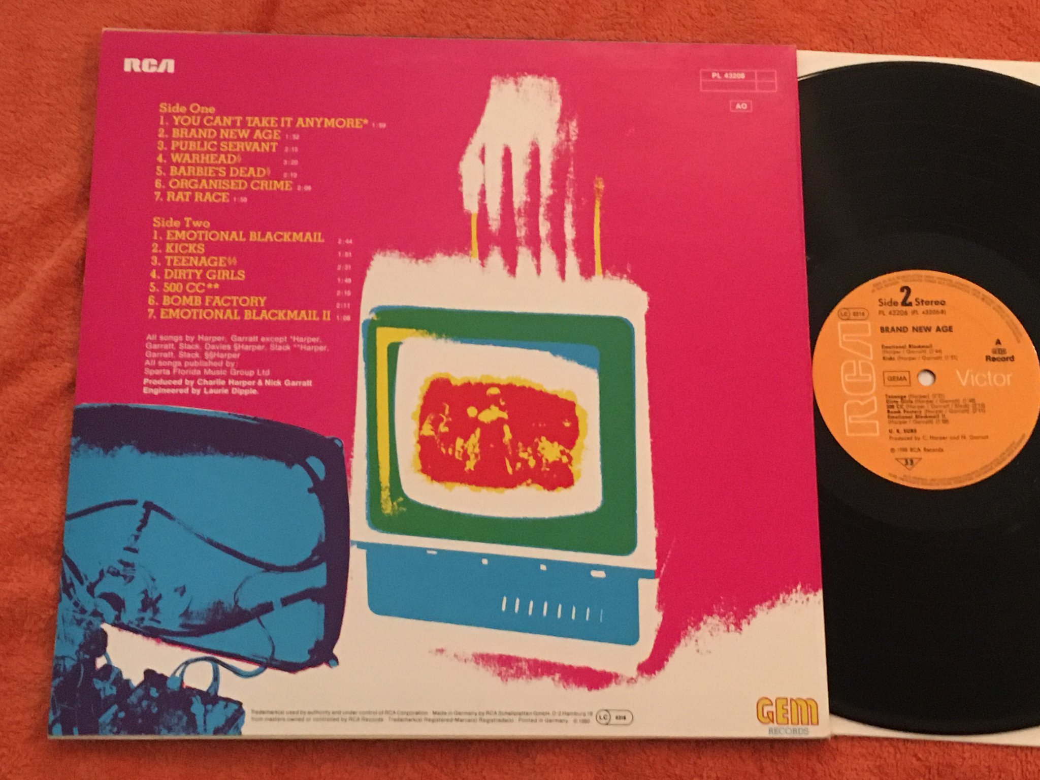 Omslagsbild för skivan UK SUBS brand new age LP -80 Ger RCA PL 43206