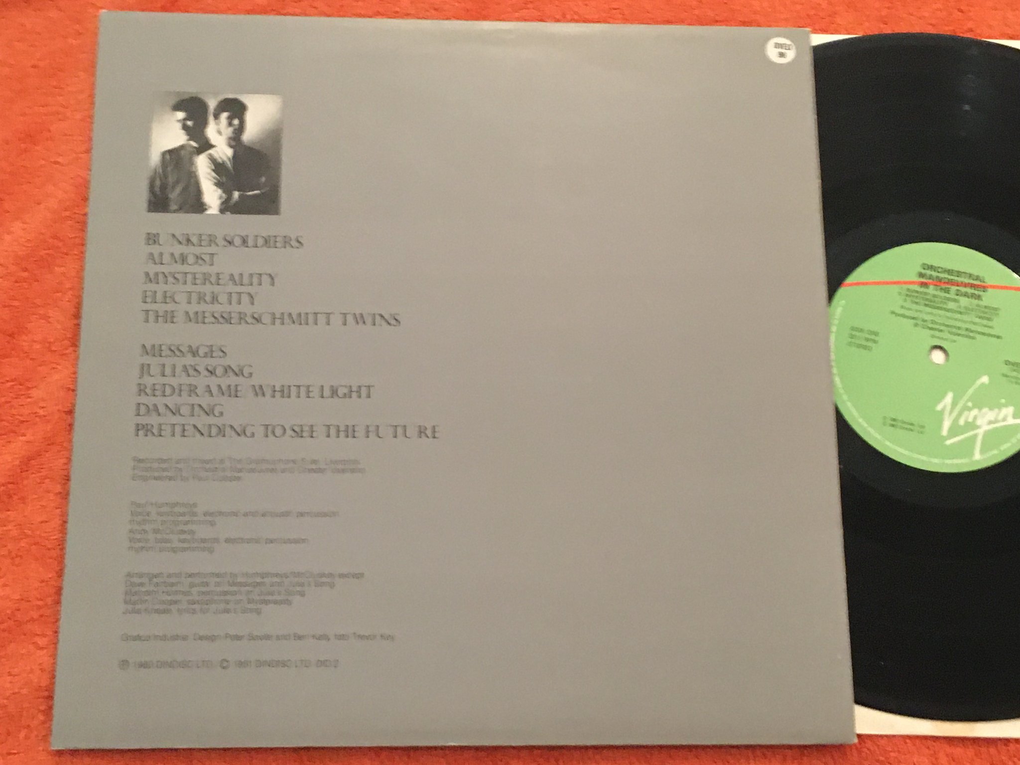 Omslagsbild för skivan ORCHESTRAL MANOEUVRES IN THE DARK s/t LP -81 OVED 96