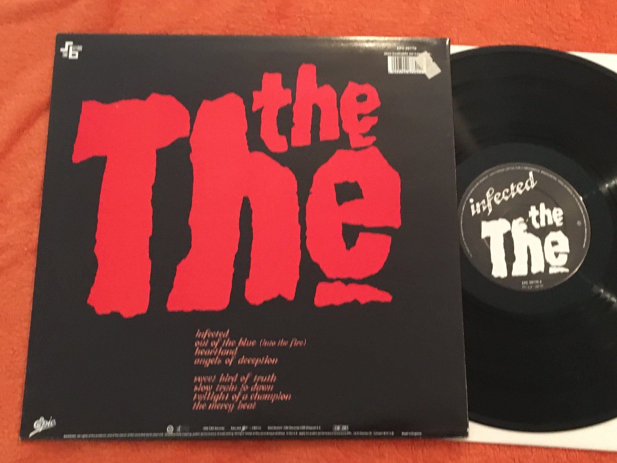 Omslagsbild för skivan THE THE infected LP -86 UK EPIC EPC 26770