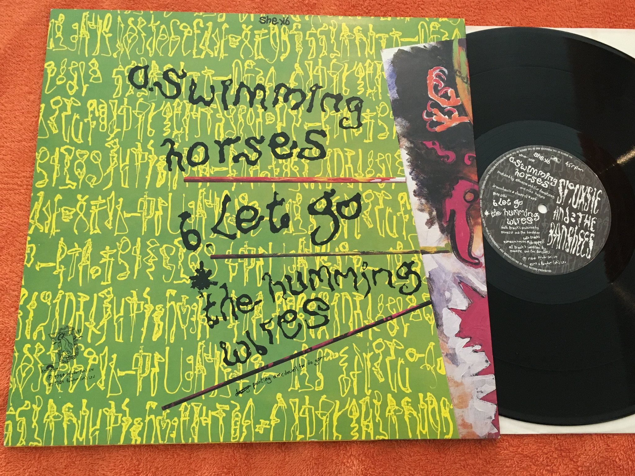 Omslagsbild för skivan SIOUXSIE AND THE BANSHEES swiming horses 12"single -84 POLYDOR she x6