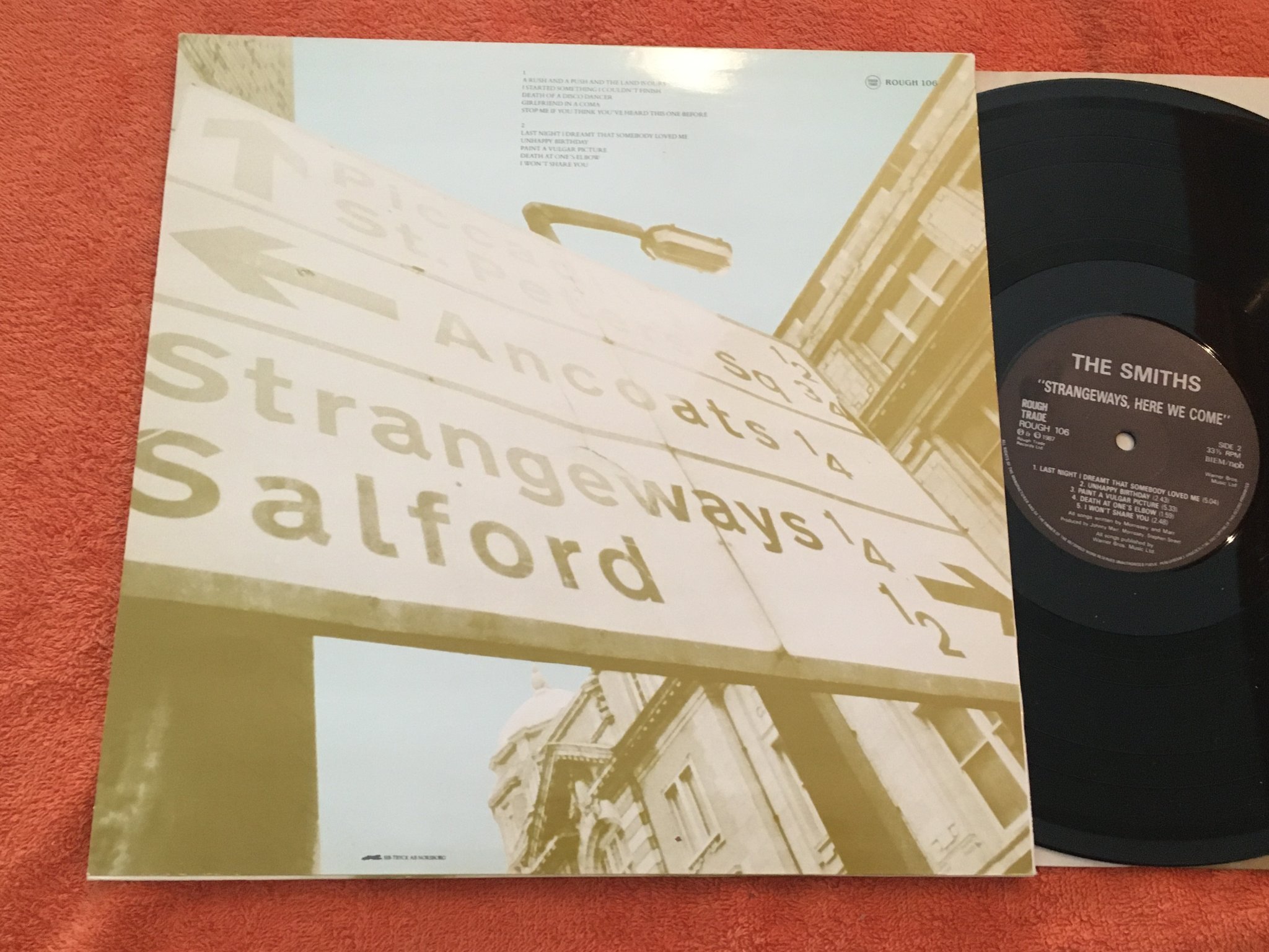Omslagsbild för skivan THE SMITHS strangeways, here we come LP  -87 ROUGH TRADE ROUGH 106