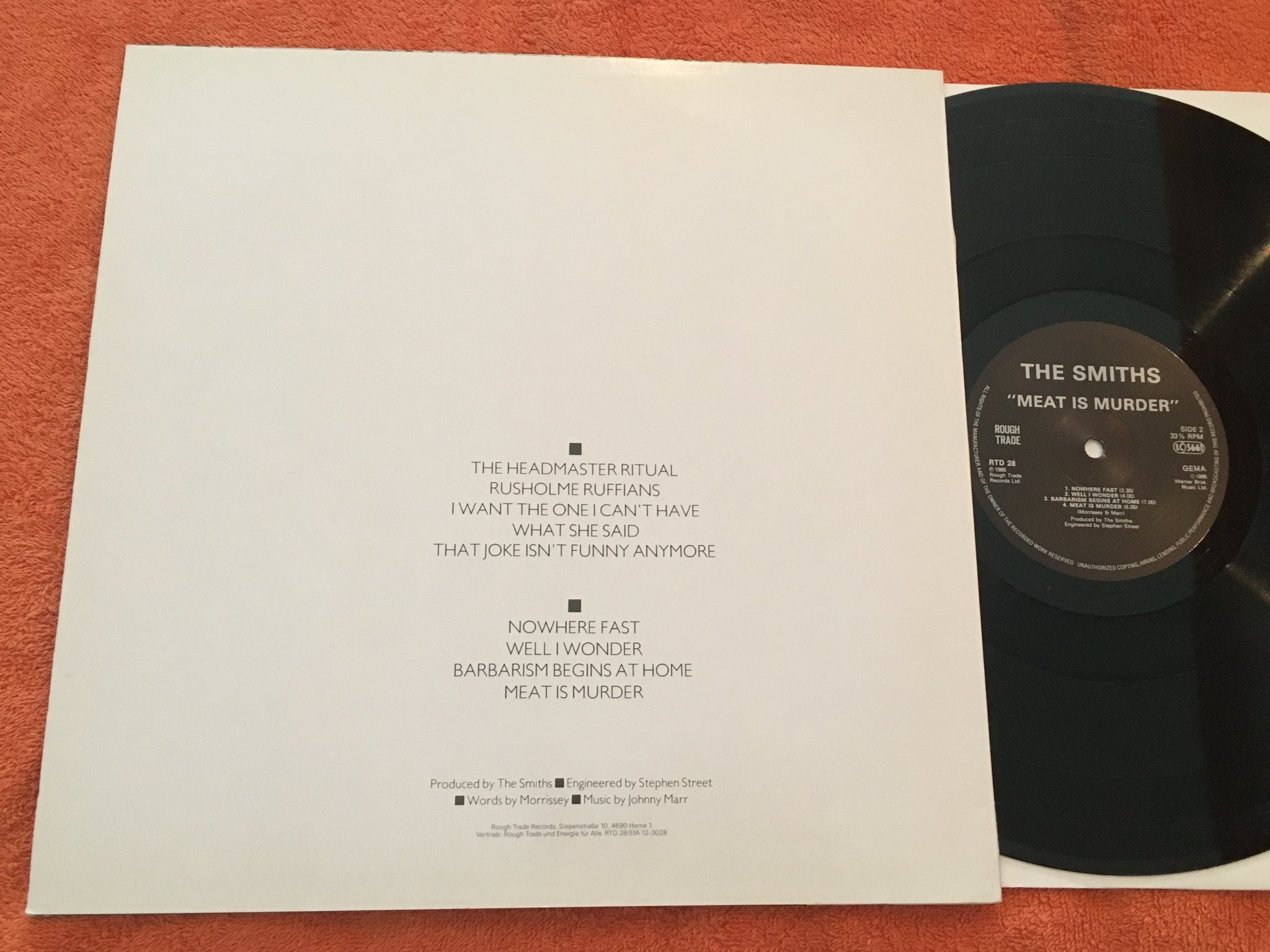 Omslagsbild för skivan THE SMITHS meat is murder LP  -85 ROUGH TRADE RTD 28