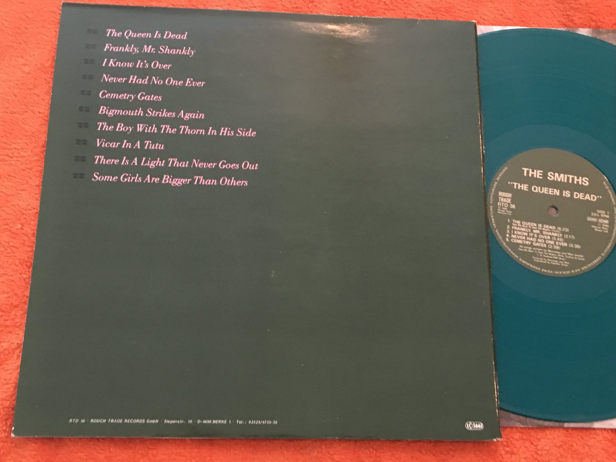 Omslagsbild för skivan THE SMITHS the queen is dead LP  -86 Ger ROUGH TRADE RTD 36 GREEN VINYL
