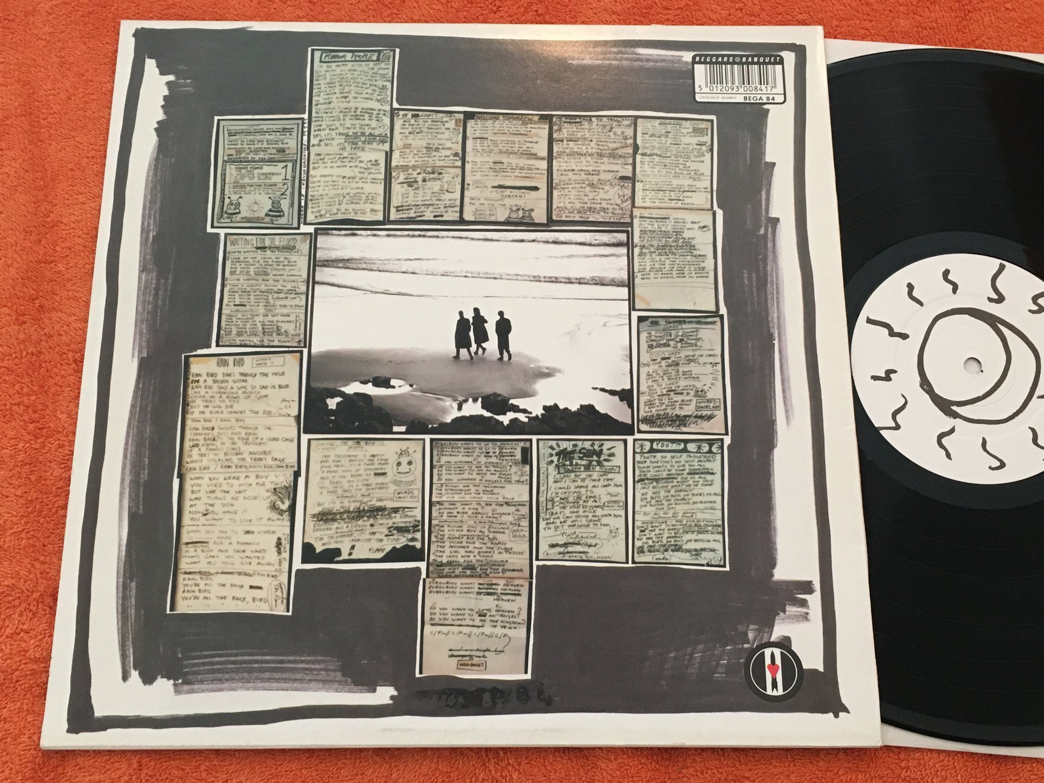 Omslagsbild för skivan LOVE AND ROCKETS Earth • Sun • Moon LP -87 beggars banquet BEGA 84