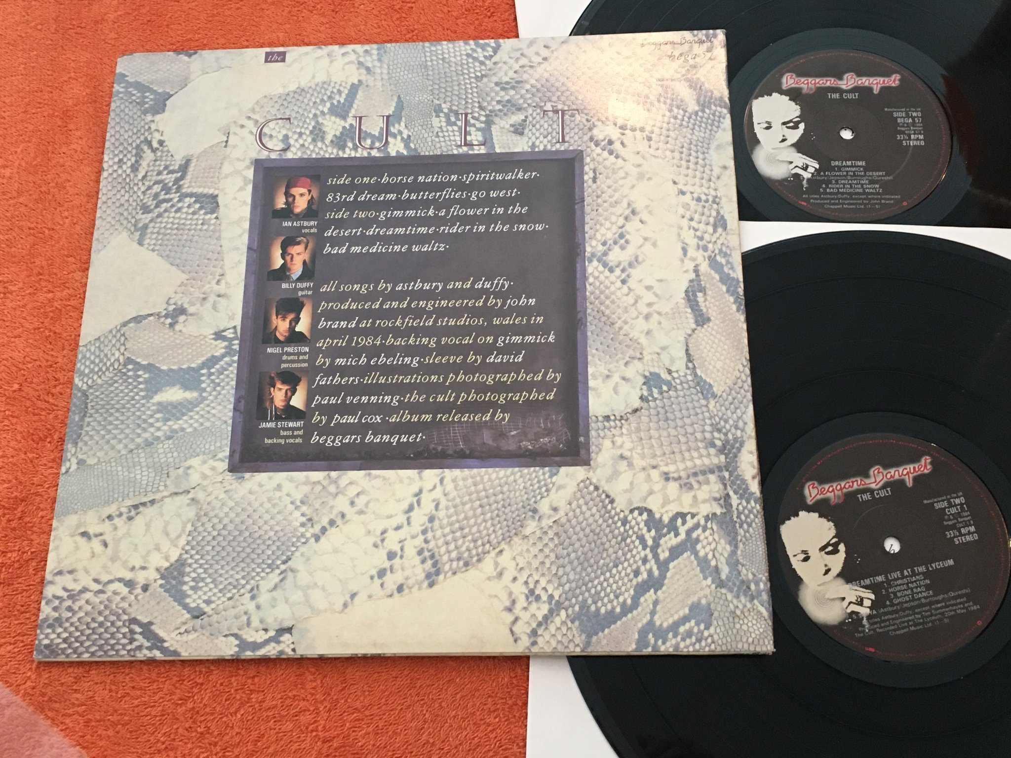 Omslagsbild för skivan THE CULT dreamtime love at the Lyceum 2xLP -85 UK BEGGARS BANQUET CULT 1