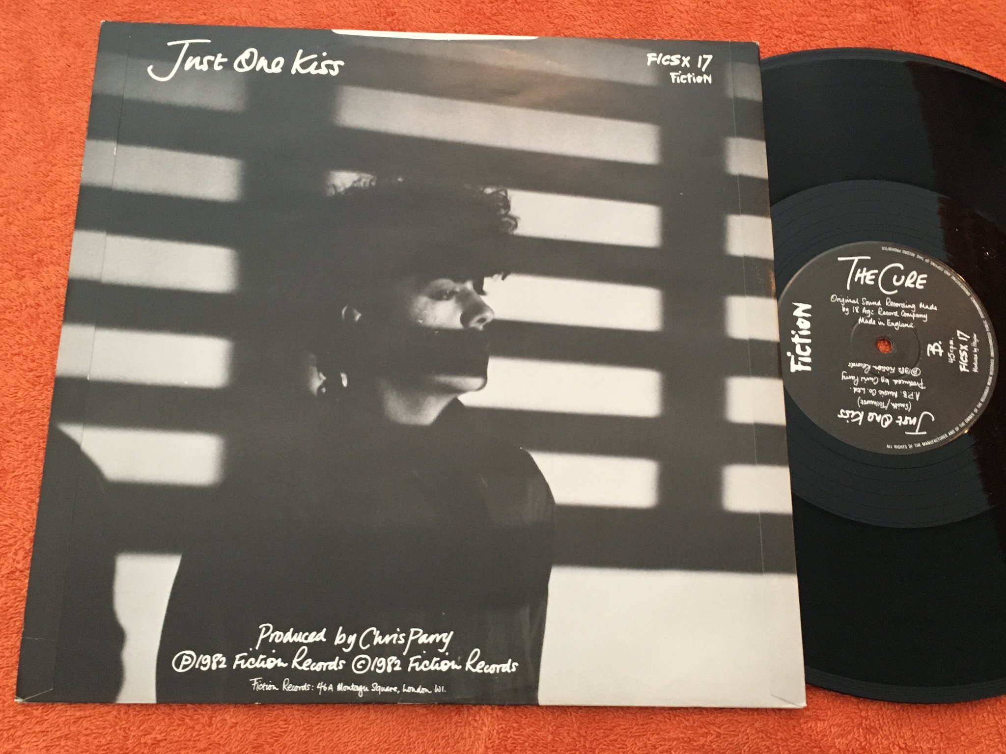 Omslagsbild för skivan THE CURE let's go to bed 12"single -82 FICTION FICSX 17