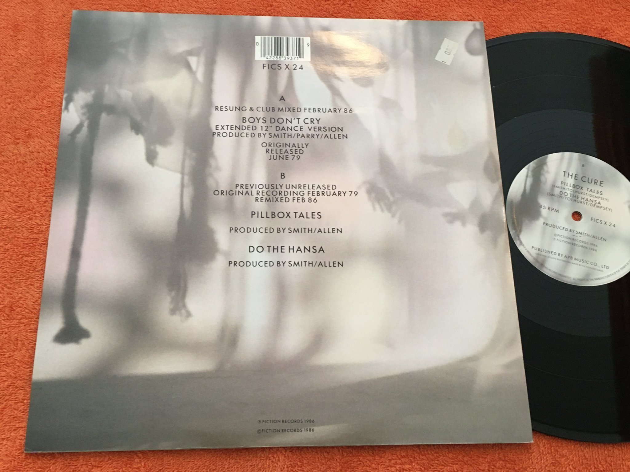 Omslagsbild för skivan THE CURE boys don't cry 12"single -86 FICTION FICSX 24