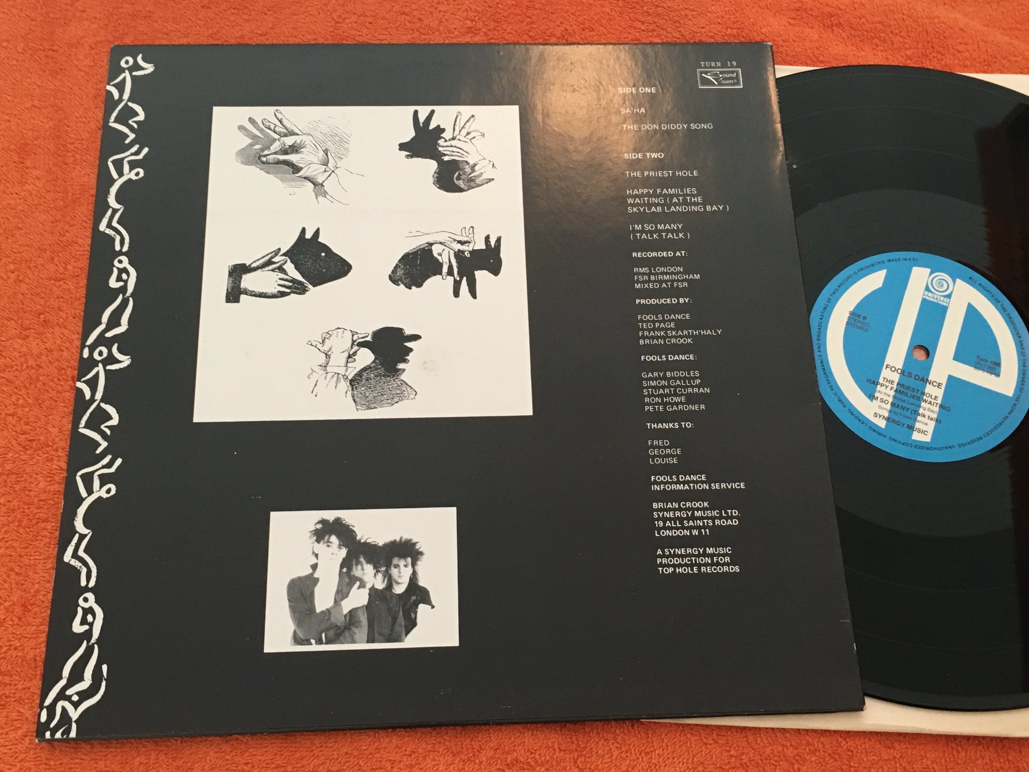 Omslagsbild för skivan FOOLS DANCE - s/t 12"single -85 UNIVERSE TURN 19