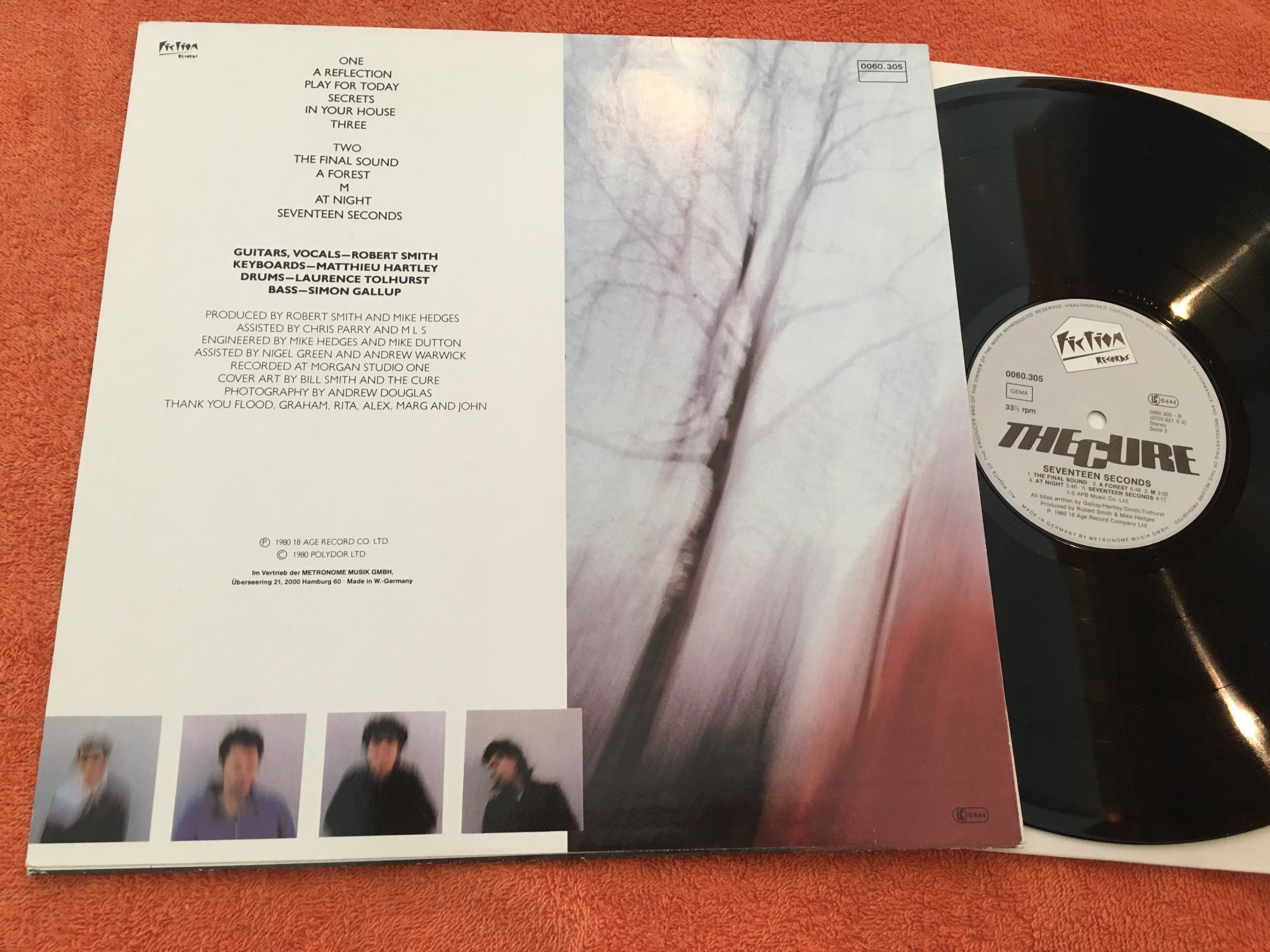Omslagsbild för skivan THE CURE seventeen seconds LP -80 LP FICTION 0060.305