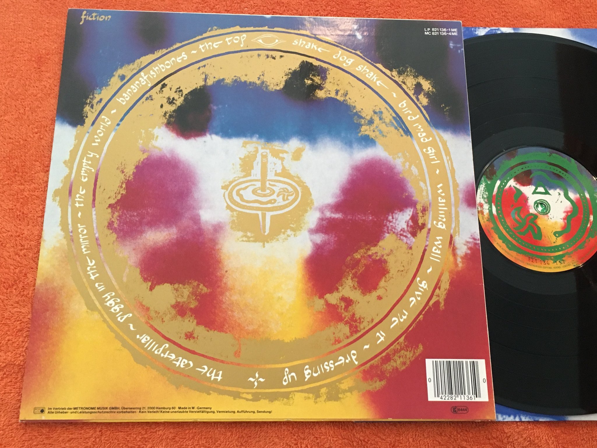 Omslagsbild för skivan THE CURE the top LP -84 FICTION 821 136-1