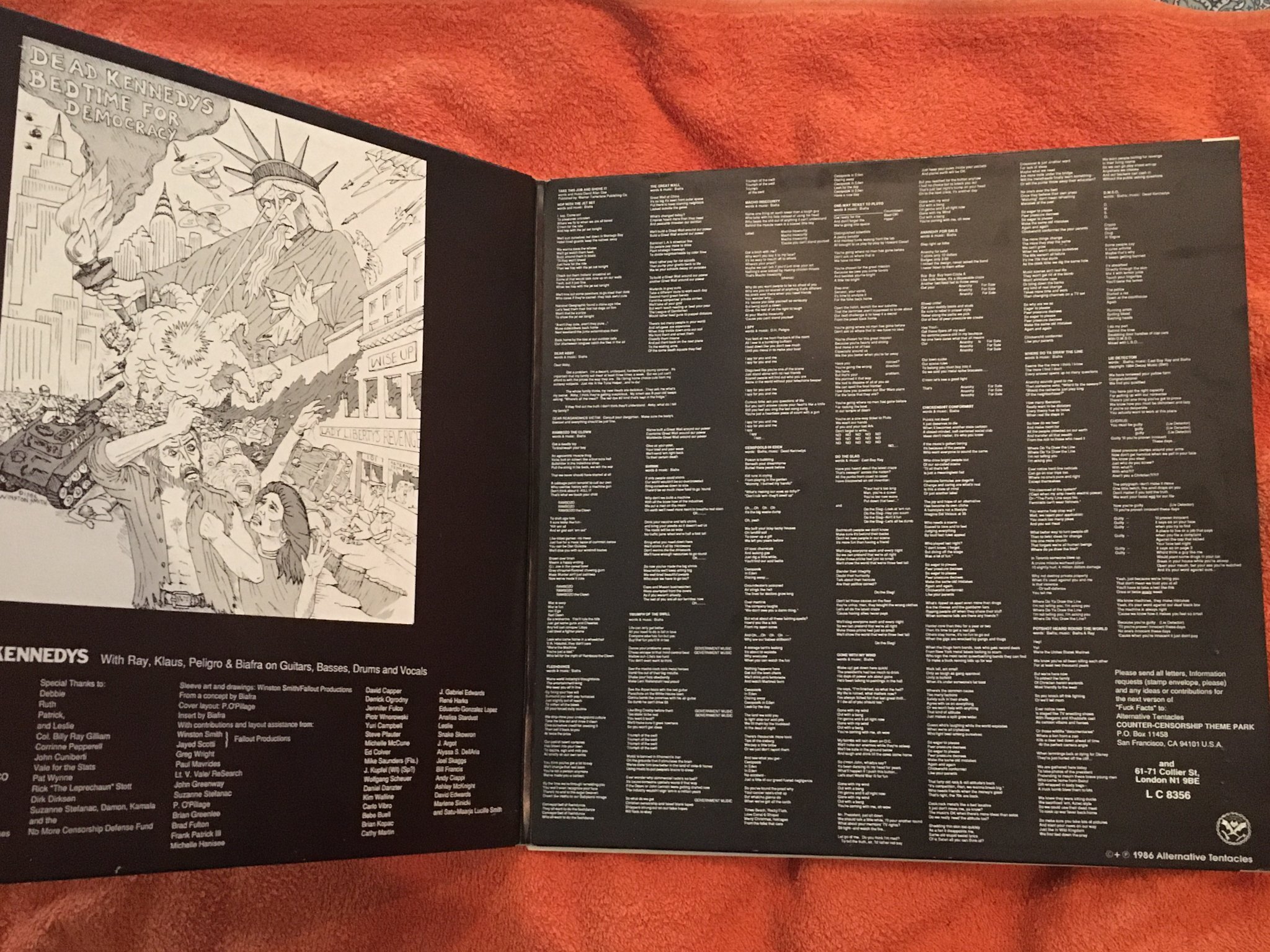 Omslagsbild för skivan DEAD KENNEDYS bedtime for democracy LP -86 ALTERNATIVE TENTACLES VIRUS 50