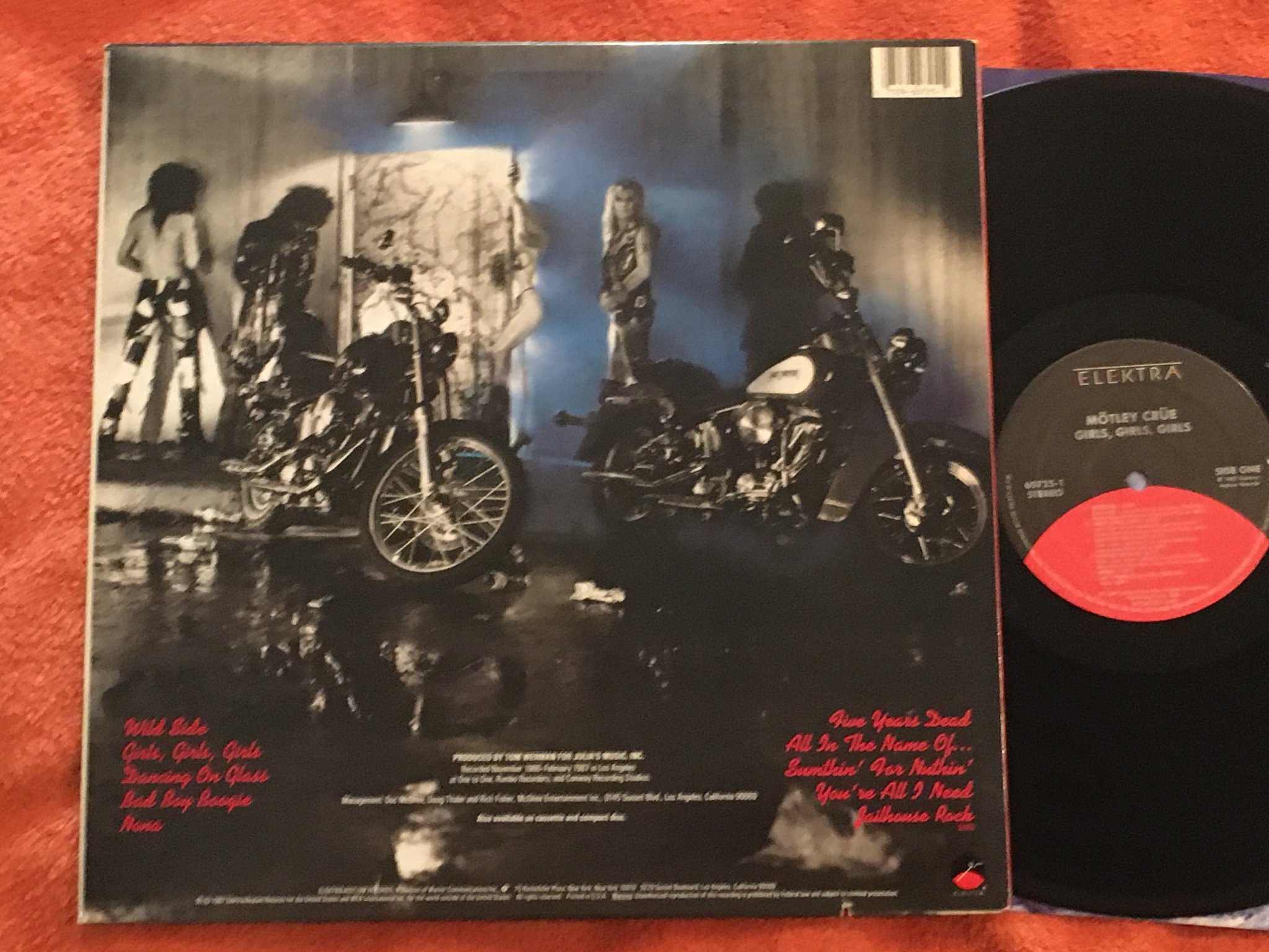 Omslagsbild för skivan MÖTLEY CRÜE girls, girls, girls LP -87 US ELEKTRA 60725-1