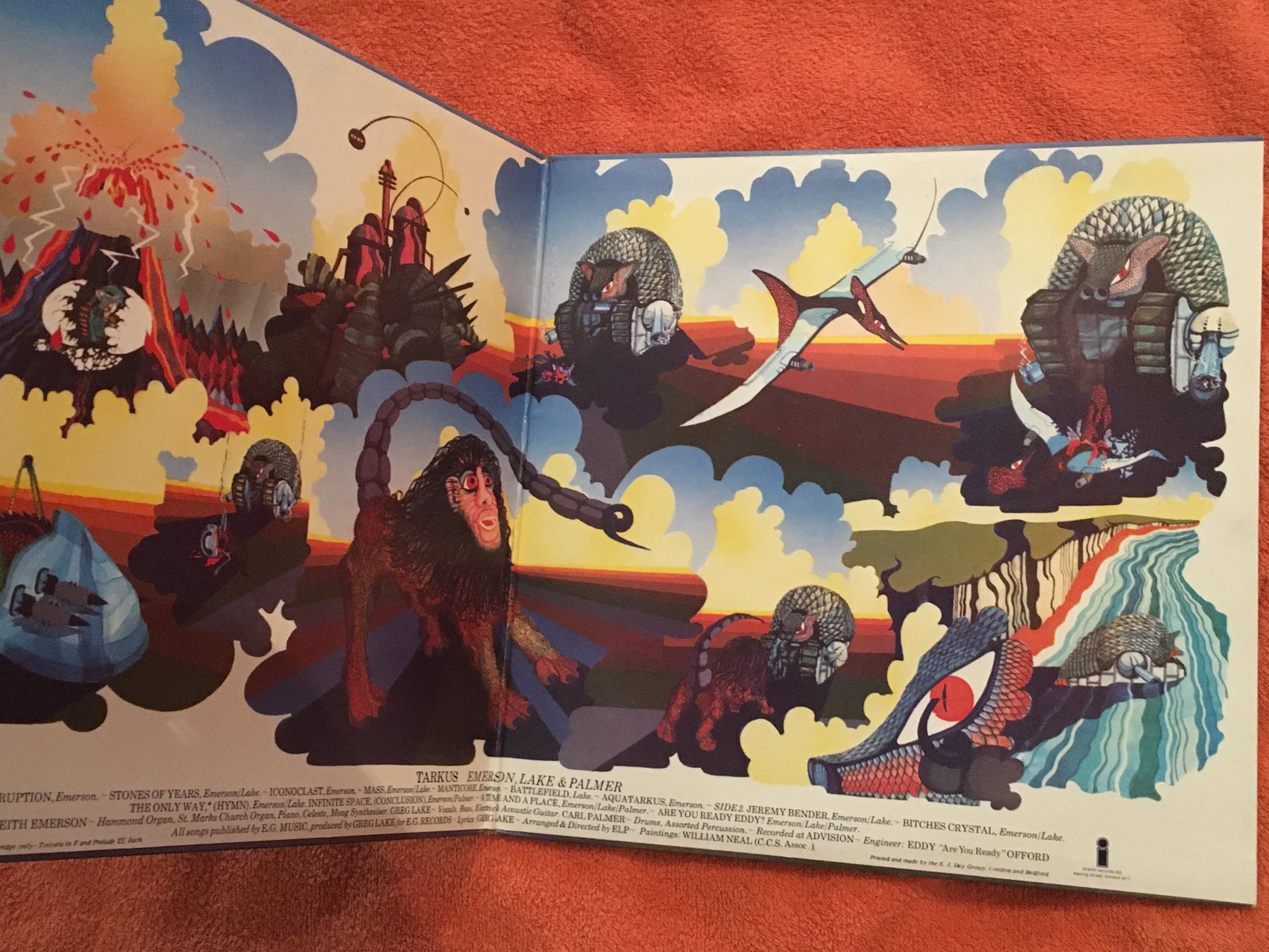 Omslagsbild för skivan EMERSON LAKE & PALMER tarkus LP -71 UK ISLAND ILPS 9155