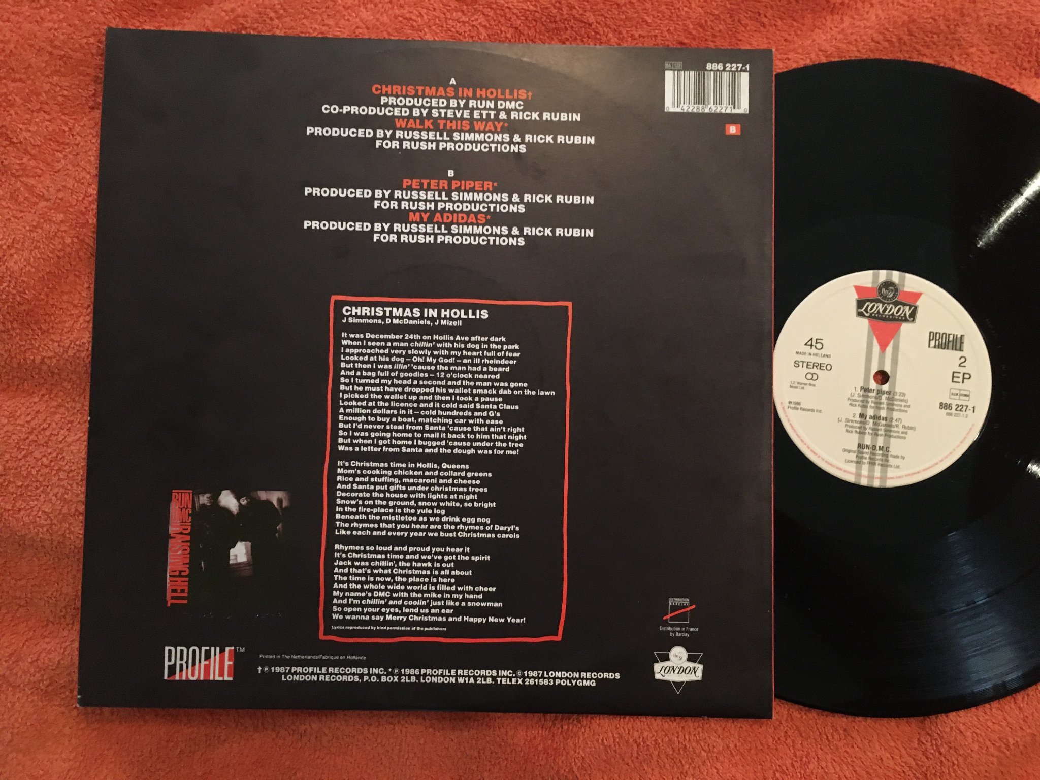 Omslagsbild för skivan RUN DMC Christmas in Hollis 12"single -87  LONDON 886227-1 KEITH HARING art work