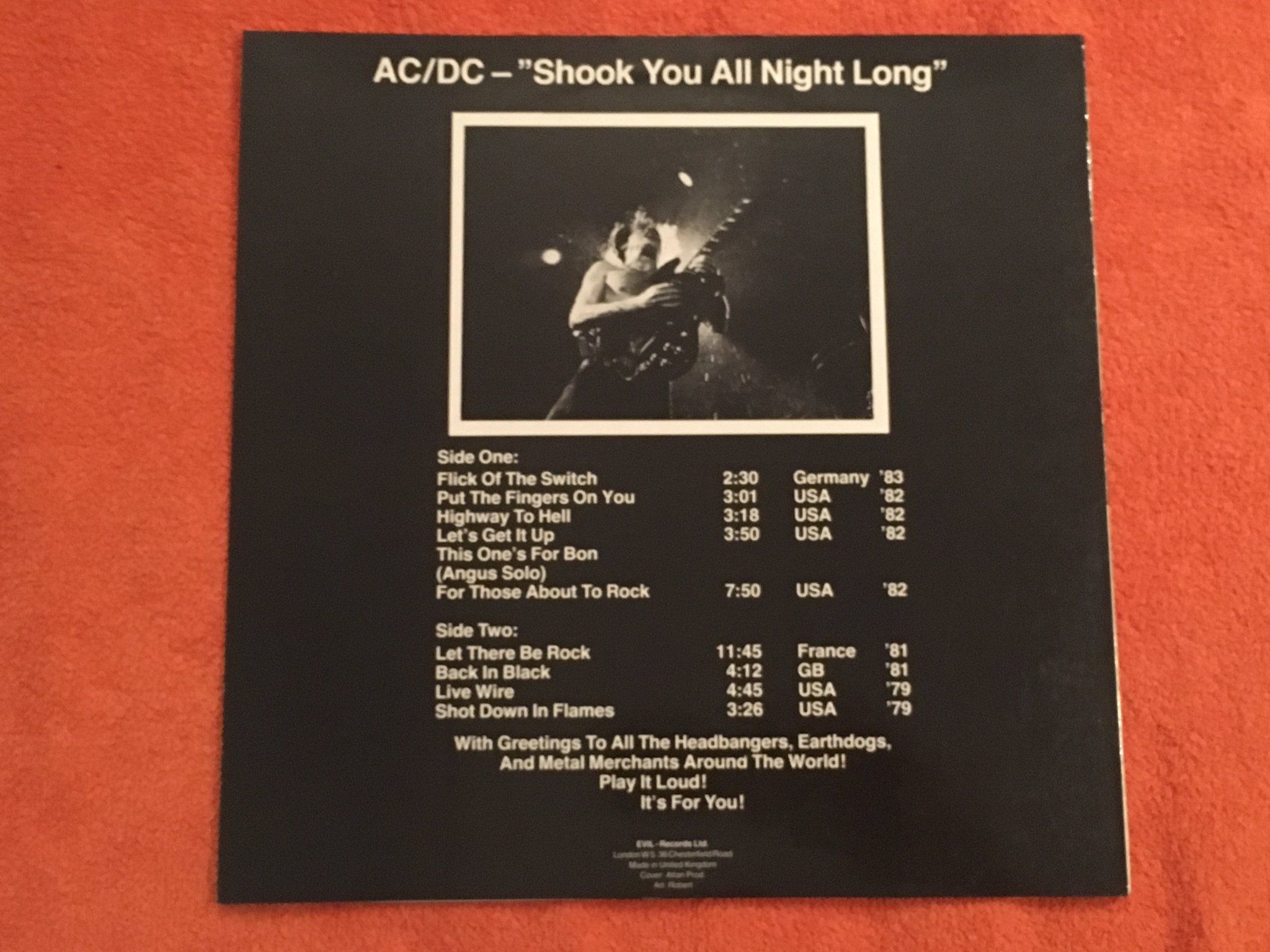 Omslagsbild för skivan AC/DC shook you all night long LP