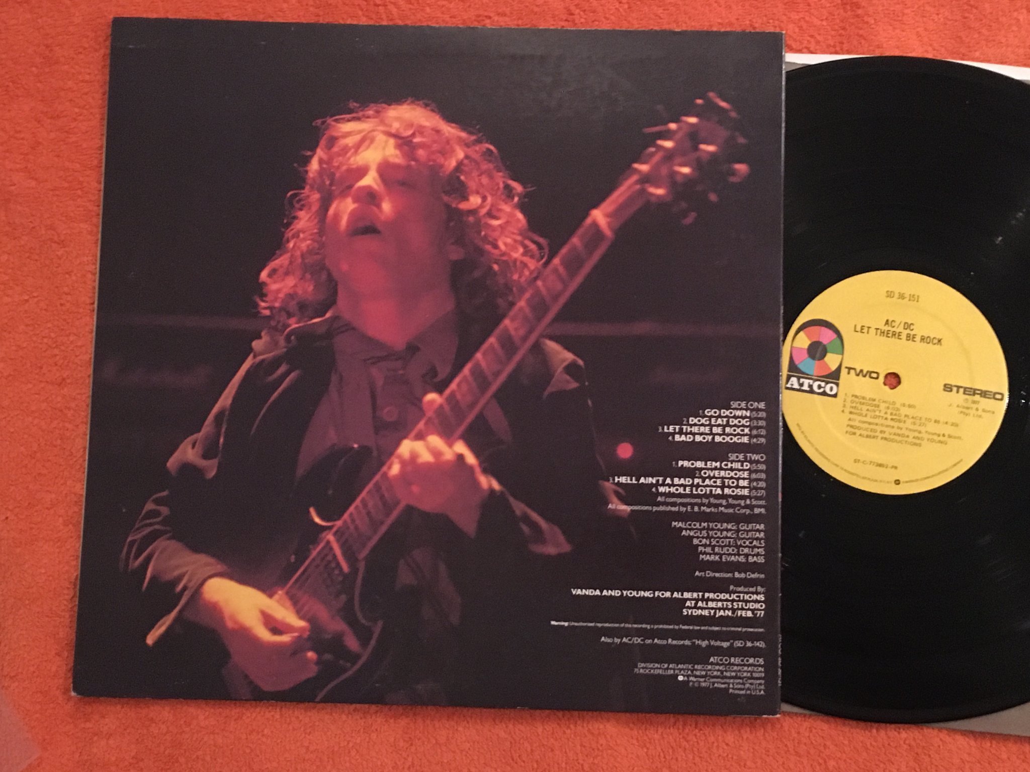 Omslagsbild för skivan AC/DC let there be rock LP -77 US ATCO SD 33-151