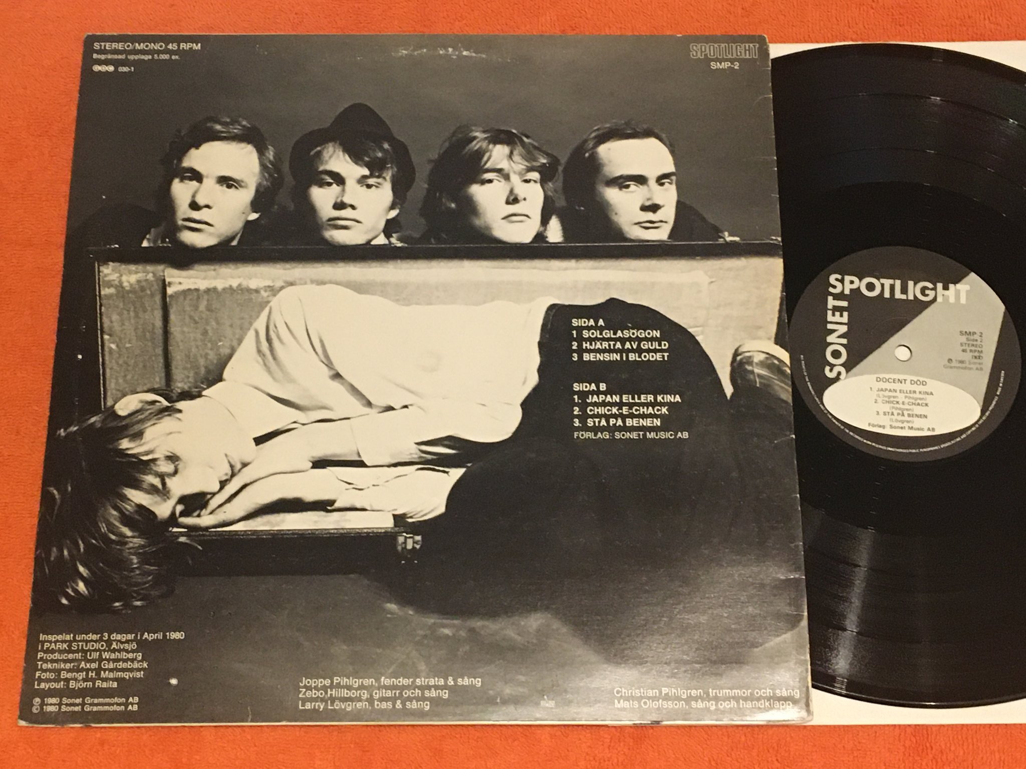 Omslagsbild för skivan DOCENT DÖD s/t LP -80 Swe SPOTLIGHT SMP-2