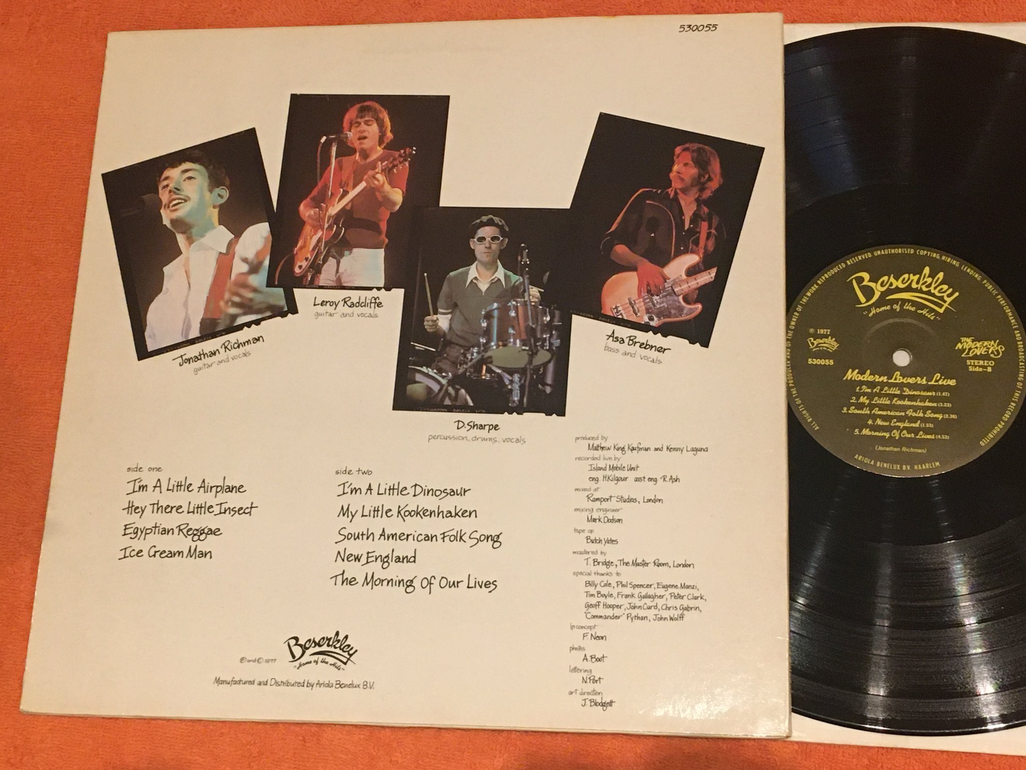 Omslagsbild för skivan THE MODERN LOVERS - live LP -77 BESERKLEY 530055