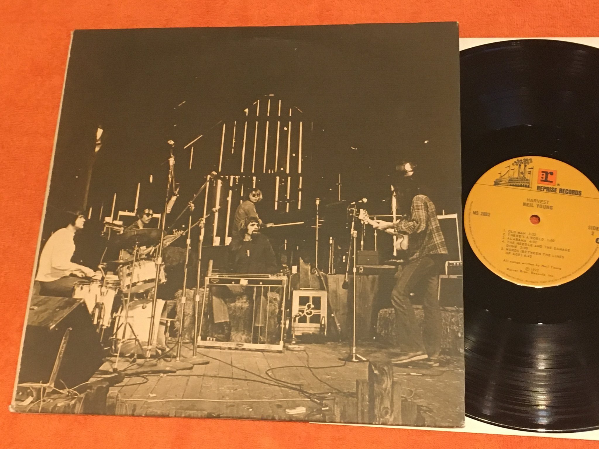 Omslagsbild för skivan NEIL YOUNG harvest LP -72 US REPRISE MS 2032