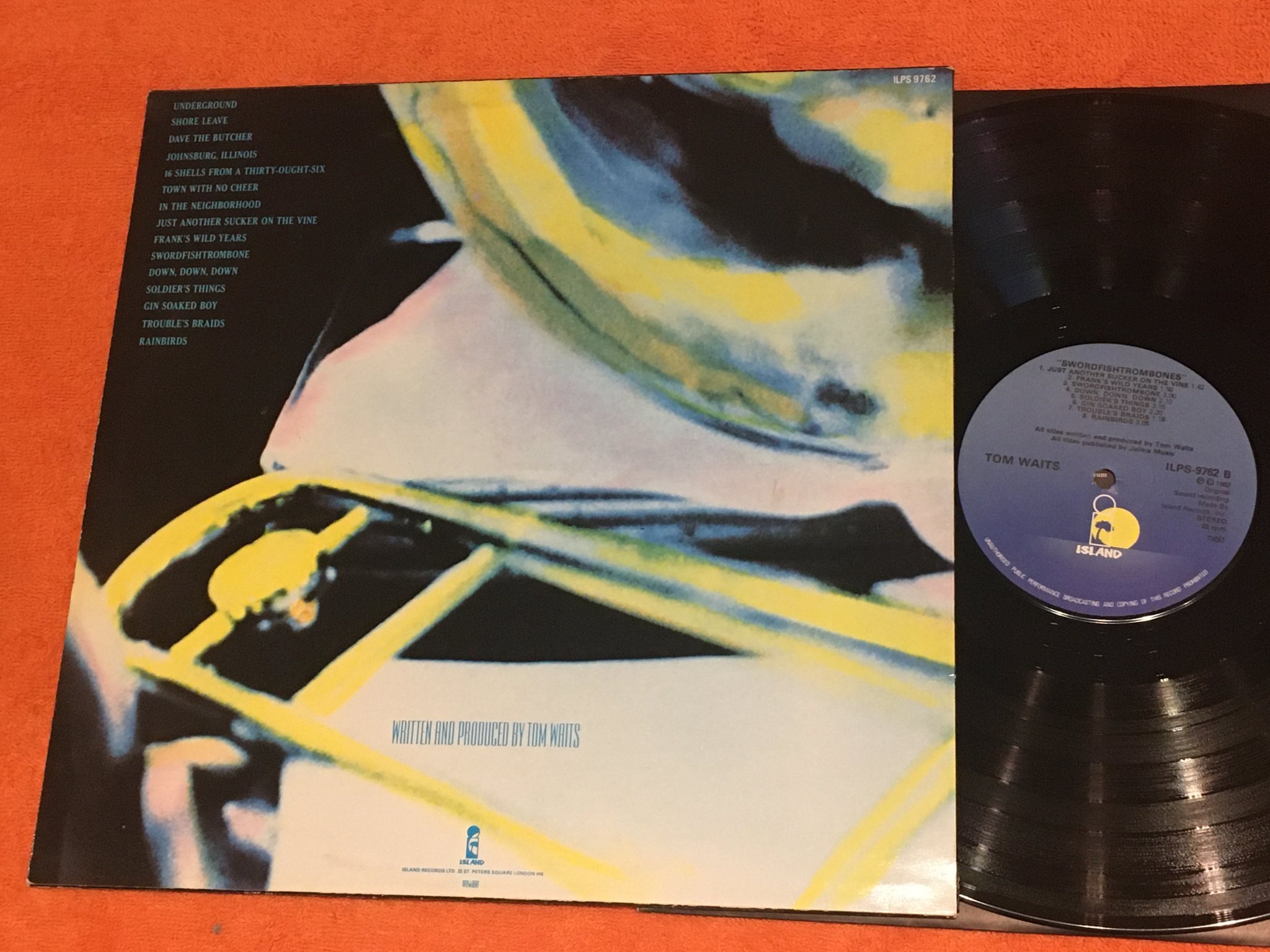 Omslagsbild för skivan TOM WAITS swordfishtrombones LP -83 Swe ISLAND ILPS 9762