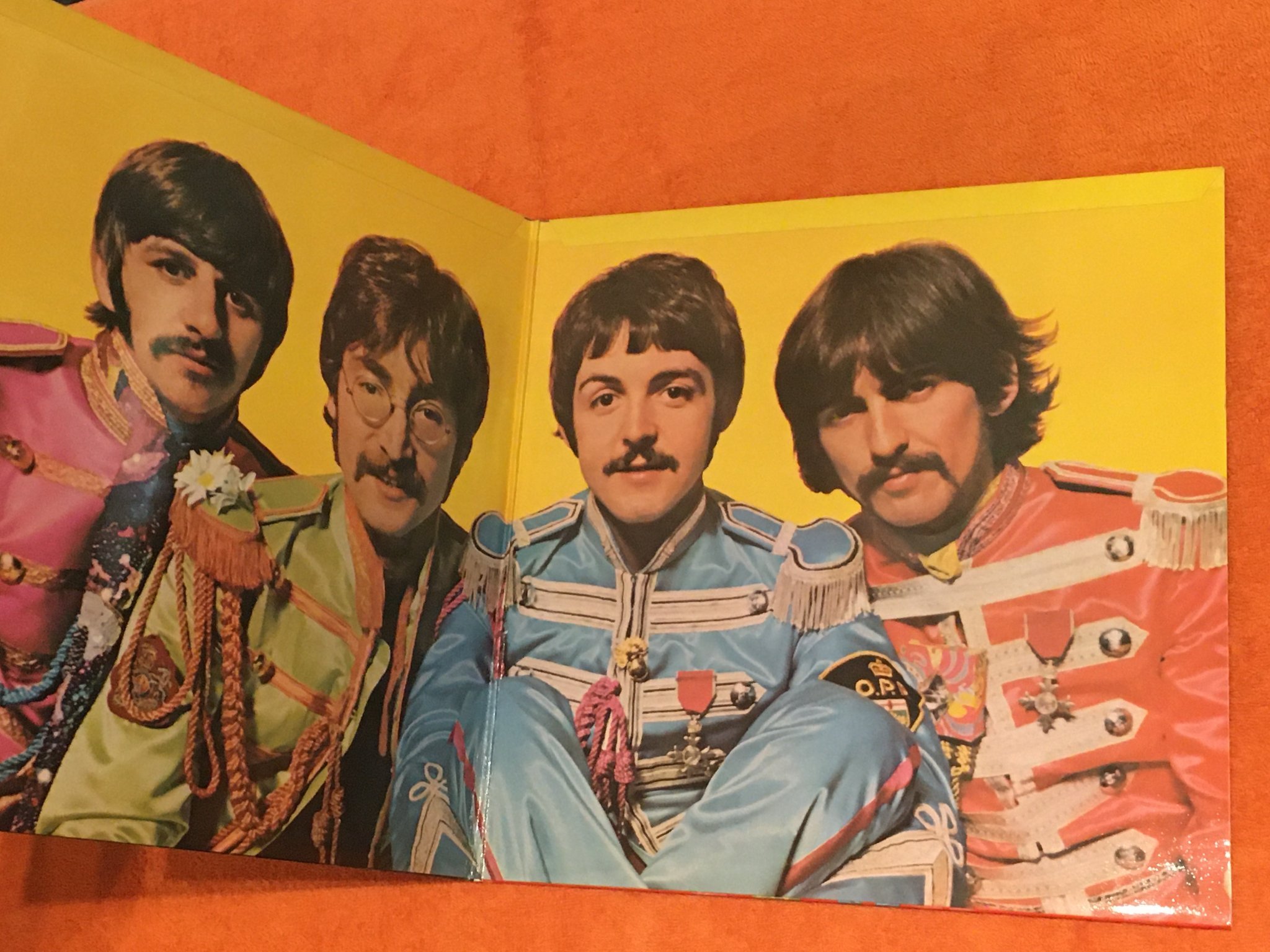 Omslagsbild för skivan THE BEATLES Sgt. Pepper's Lonely Hearts Club Band LP -67 UK PARLOPHONE PCS 7027 