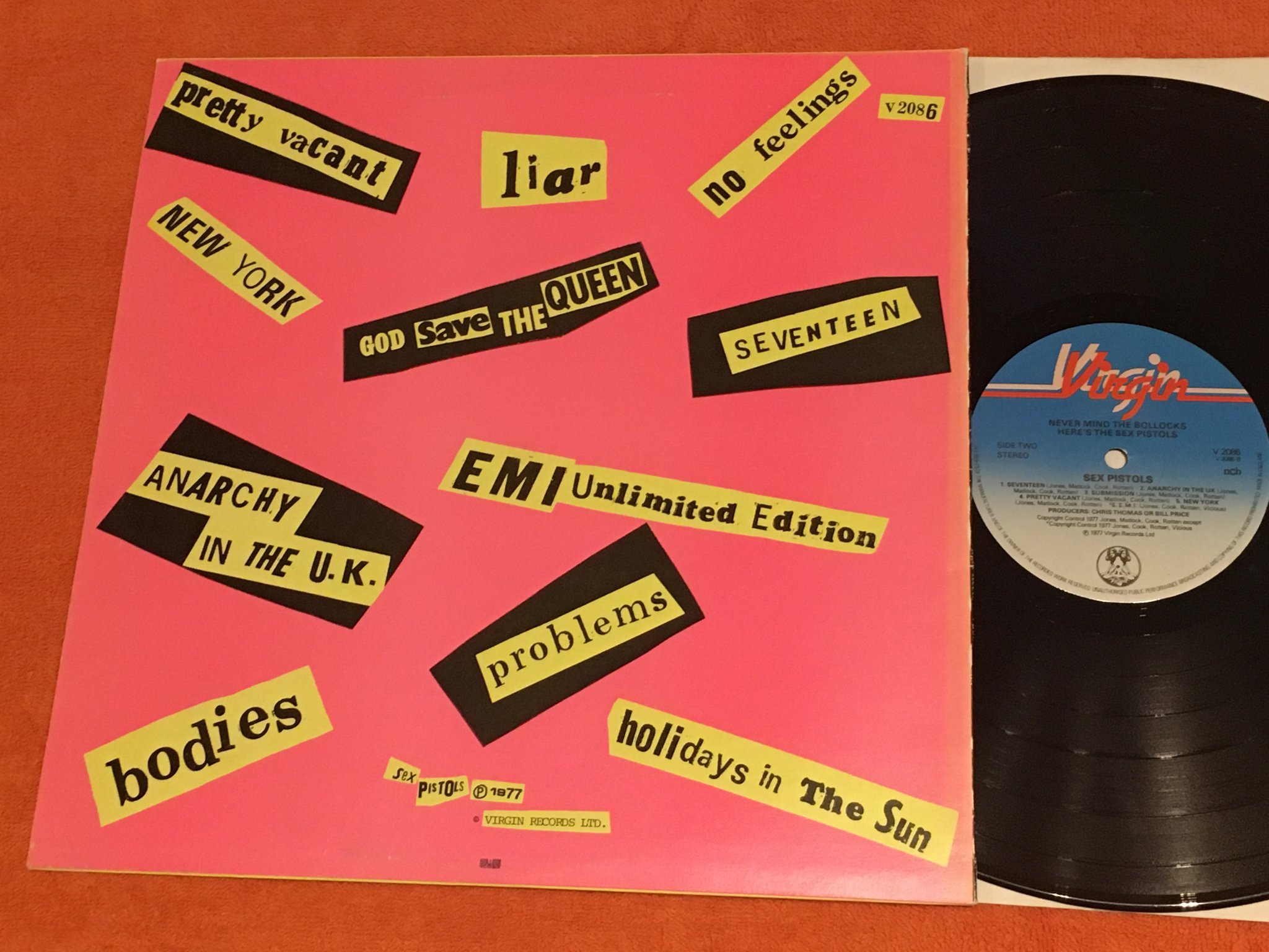 Omslagsbild för skivan SEX PISTOLS never mind the bollocks LP -77 Swe VIRGIN V 2086 sky blue  