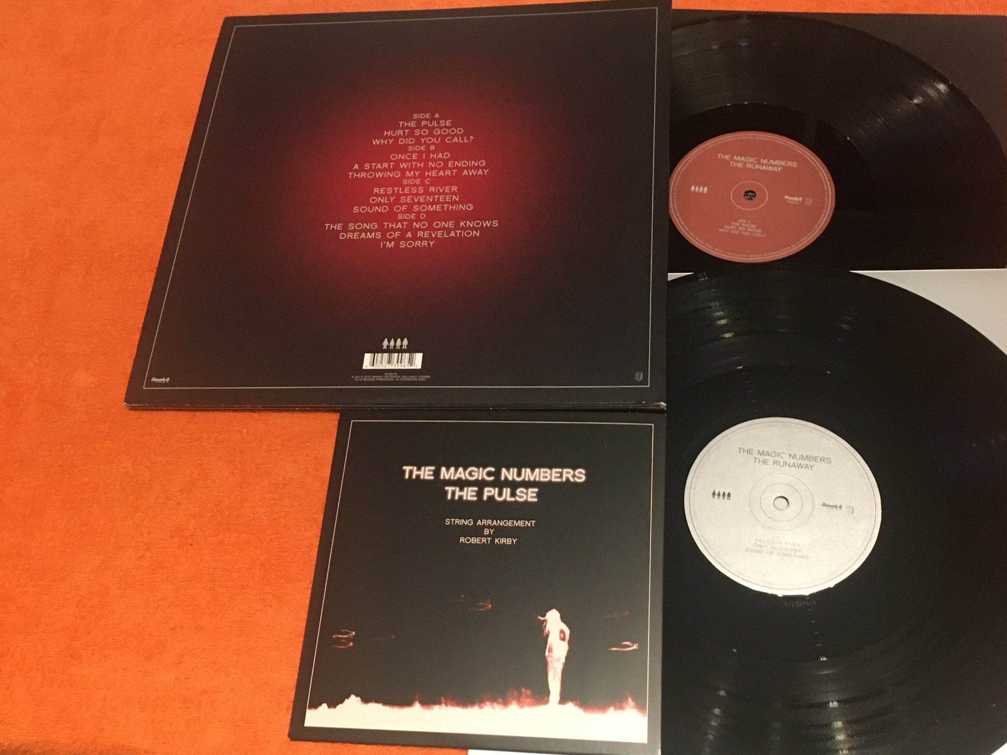 Omslagsbild för skivan THE MAGIC NUMBERS the runaway 2xLP + 7”single 2010 HEAVENLY HVN2LP73