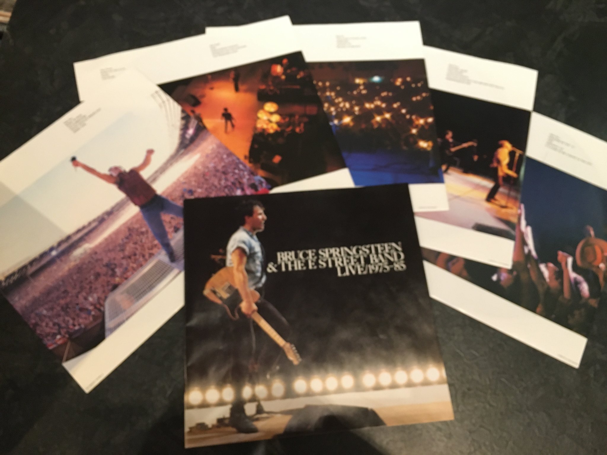 Omslagsbild för skivan BRUCE SPRINGSTEEN & THE E STREET BAND 5xLP box CBS 450227 1
