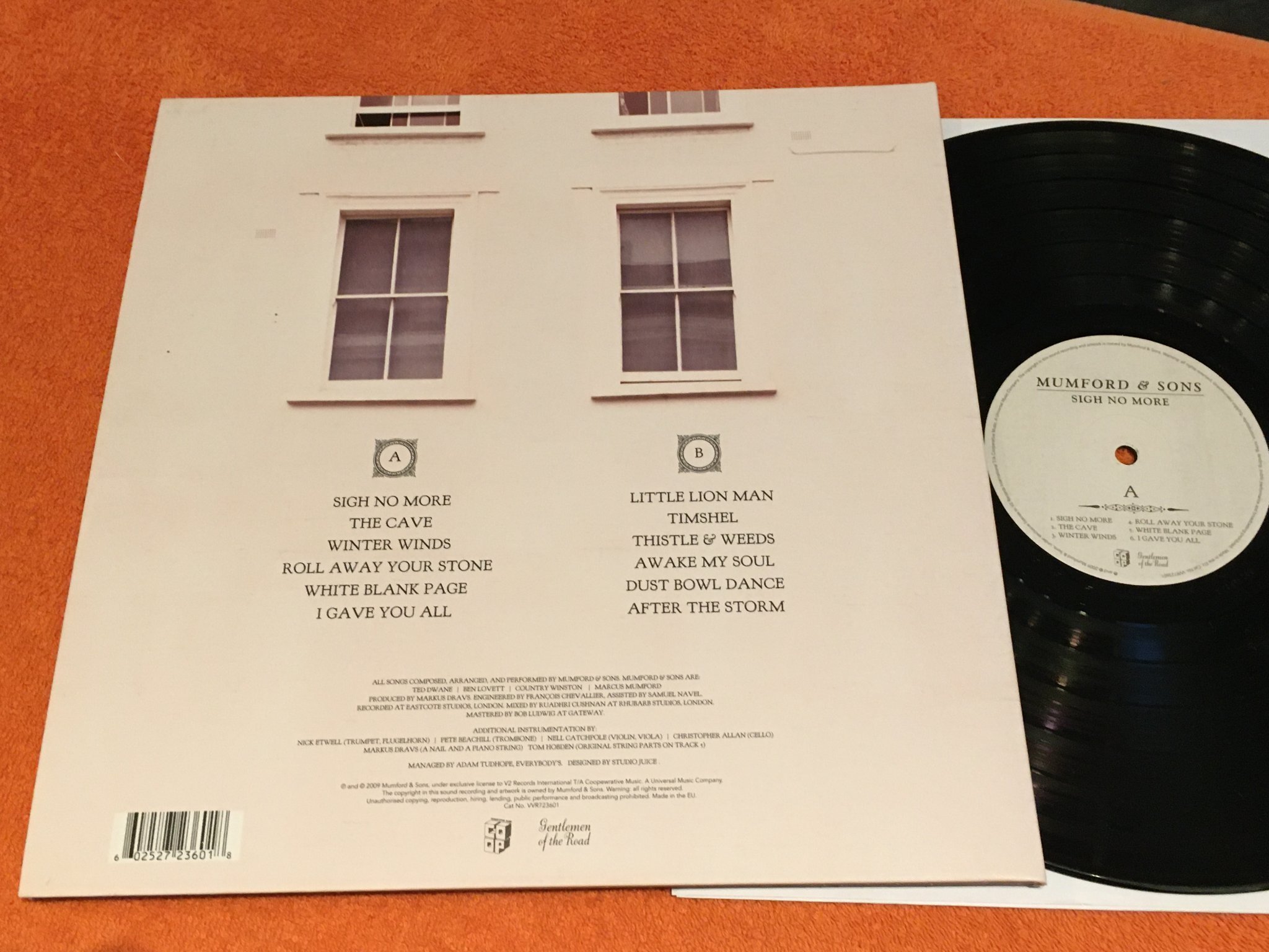 Omslagsbild för skivan MUMFORD & SONS Sigh No More LP 2009 COOPERATIVE VVR723601