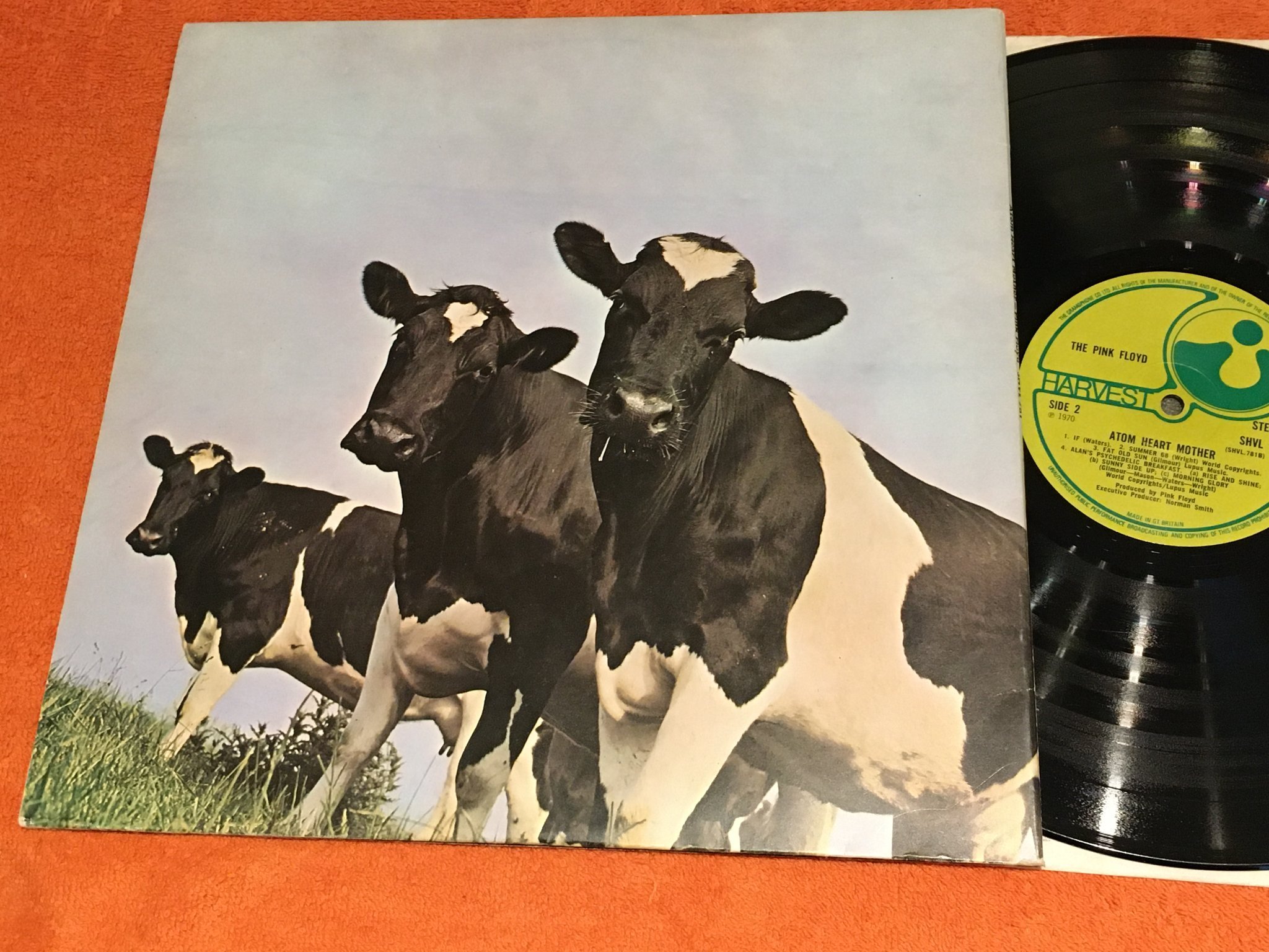 Omslagsbild för skivan PINK FLOYD atom heart mother LP -70 UK HARVEST SHVL 781 No EMI